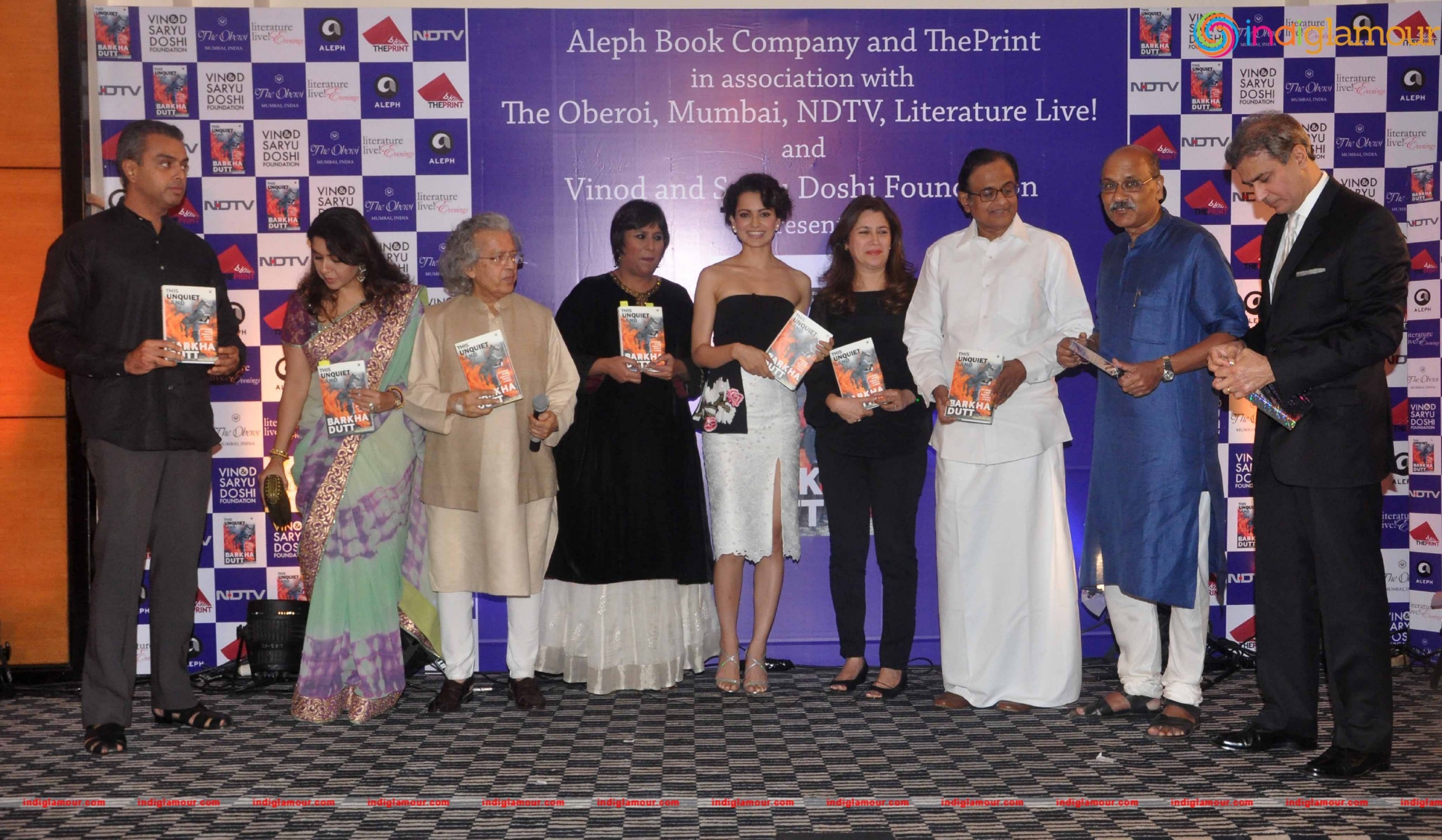 Kangna Ranaut Unveils Barkha Dutt The Unquiet Land Event hd photo