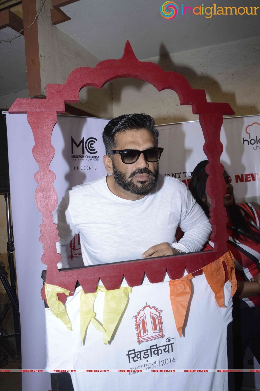 Suniel Shetty And Manoj Bajpai Attend Khidkiyan Theatre Festival Event hd photo