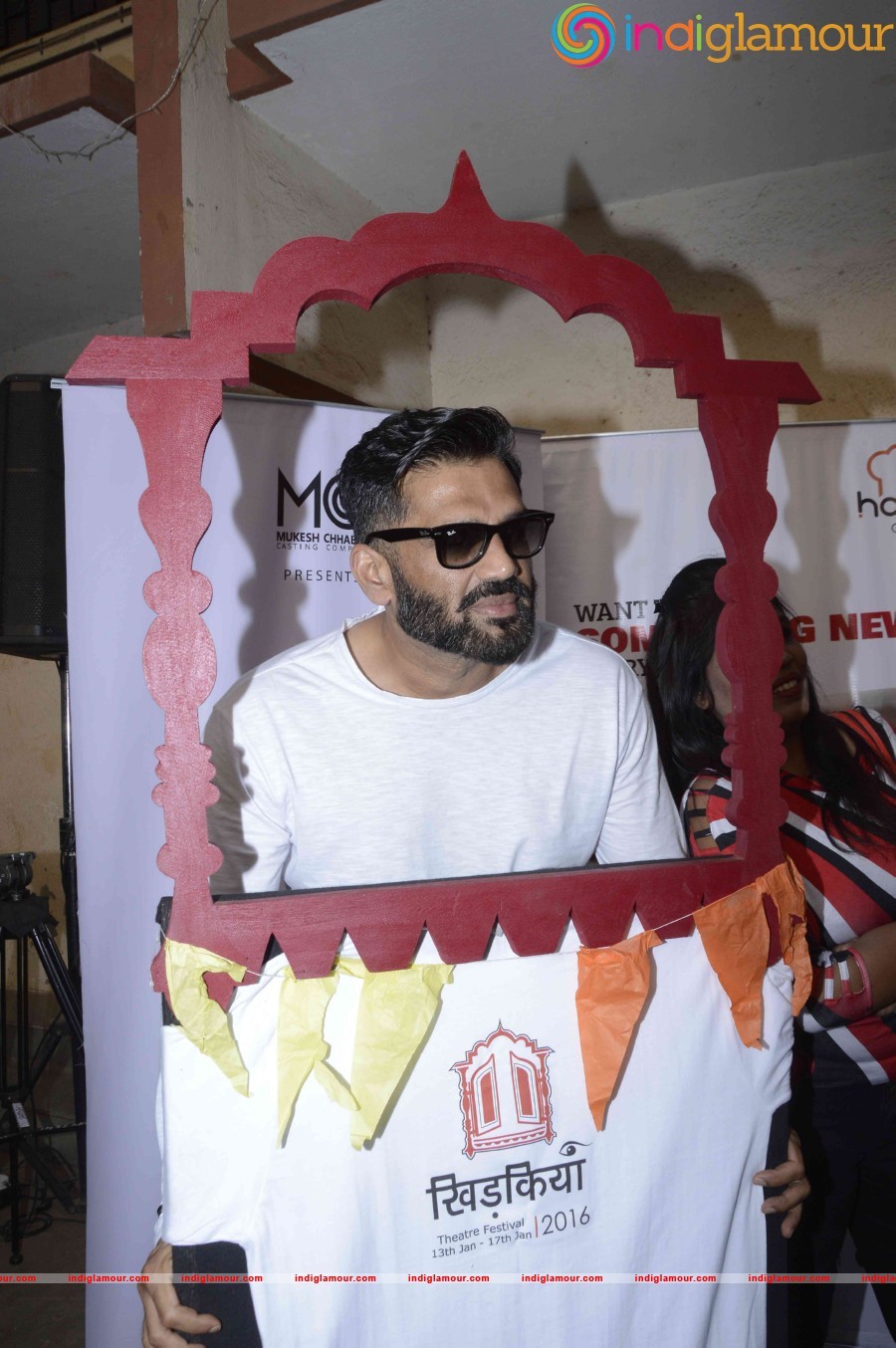 Suniel Shetty And Manoj Bajpai Attend Khidkiyan Theatre Festival Event hd photo