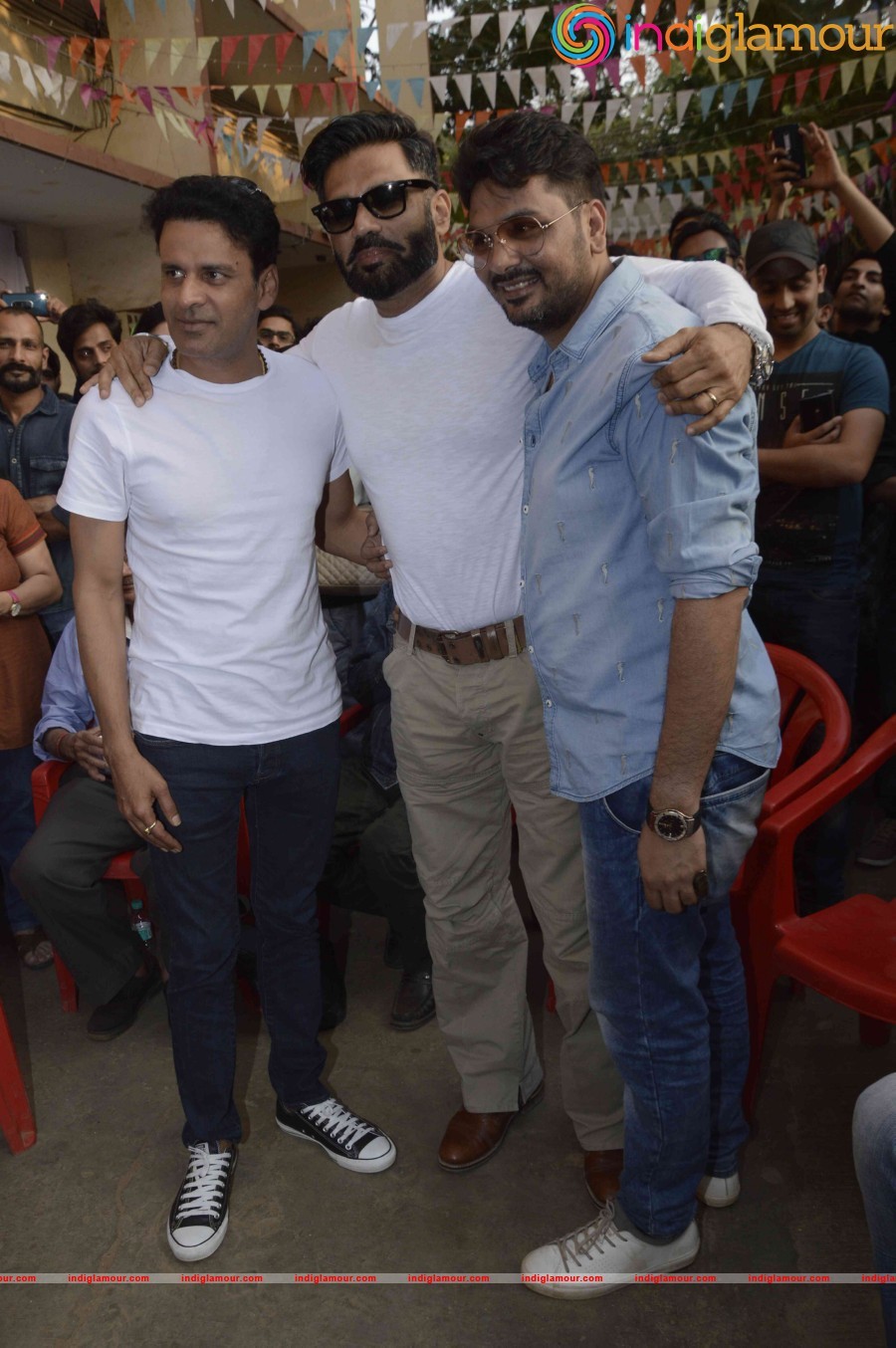 Suniel Shetty And Manoj Bajpai Attend Khidkiyan Theatre Festival Event hd photo
