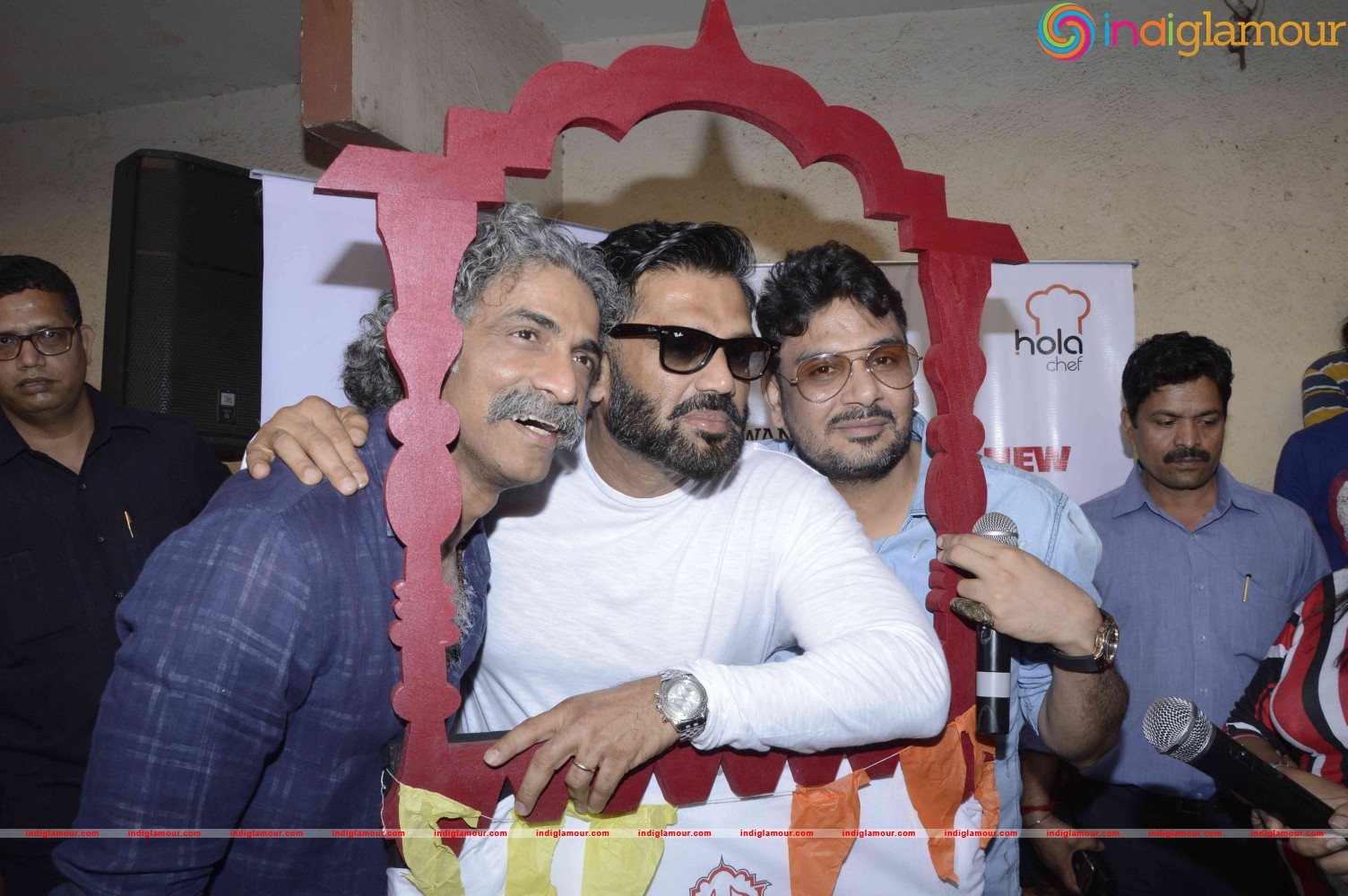 Suniel Shetty And Manoj Bajpai Attend Khidkiyan Theatre Festival Event hd photo