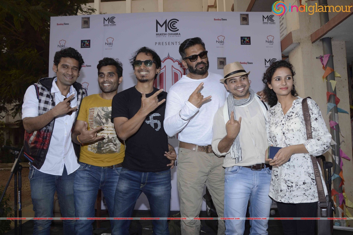 Suniel Shetty And Manoj Bajpai Attend Khidkiyan Theatre Festival Event hd photo