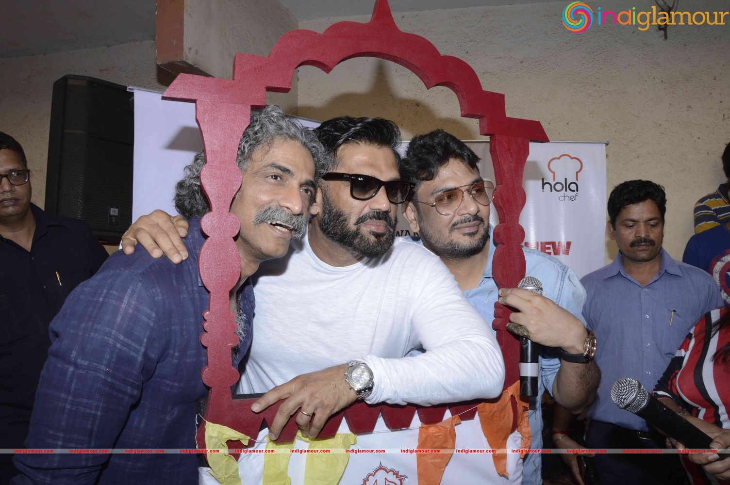 Suniel Shetty And Manoj Bajpai Attend Khidkiyan Theatre Festival Event hd photo