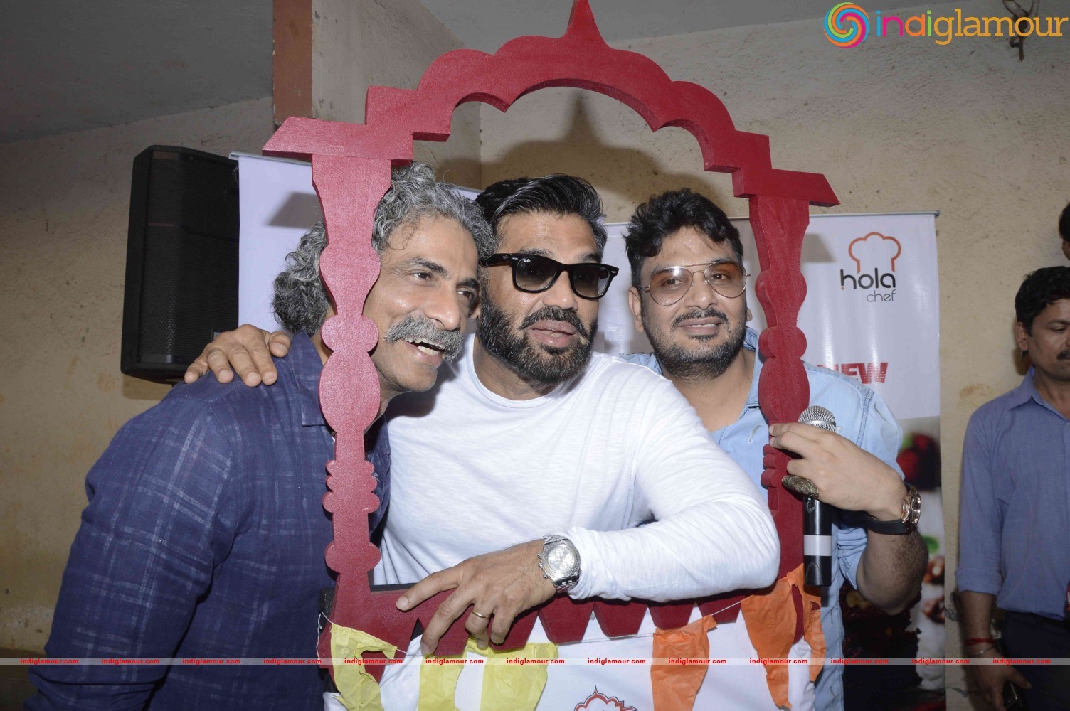Suniel Shetty And Manoj Bajpai Attend Khidkiyan Theatre Festival Event hd photo