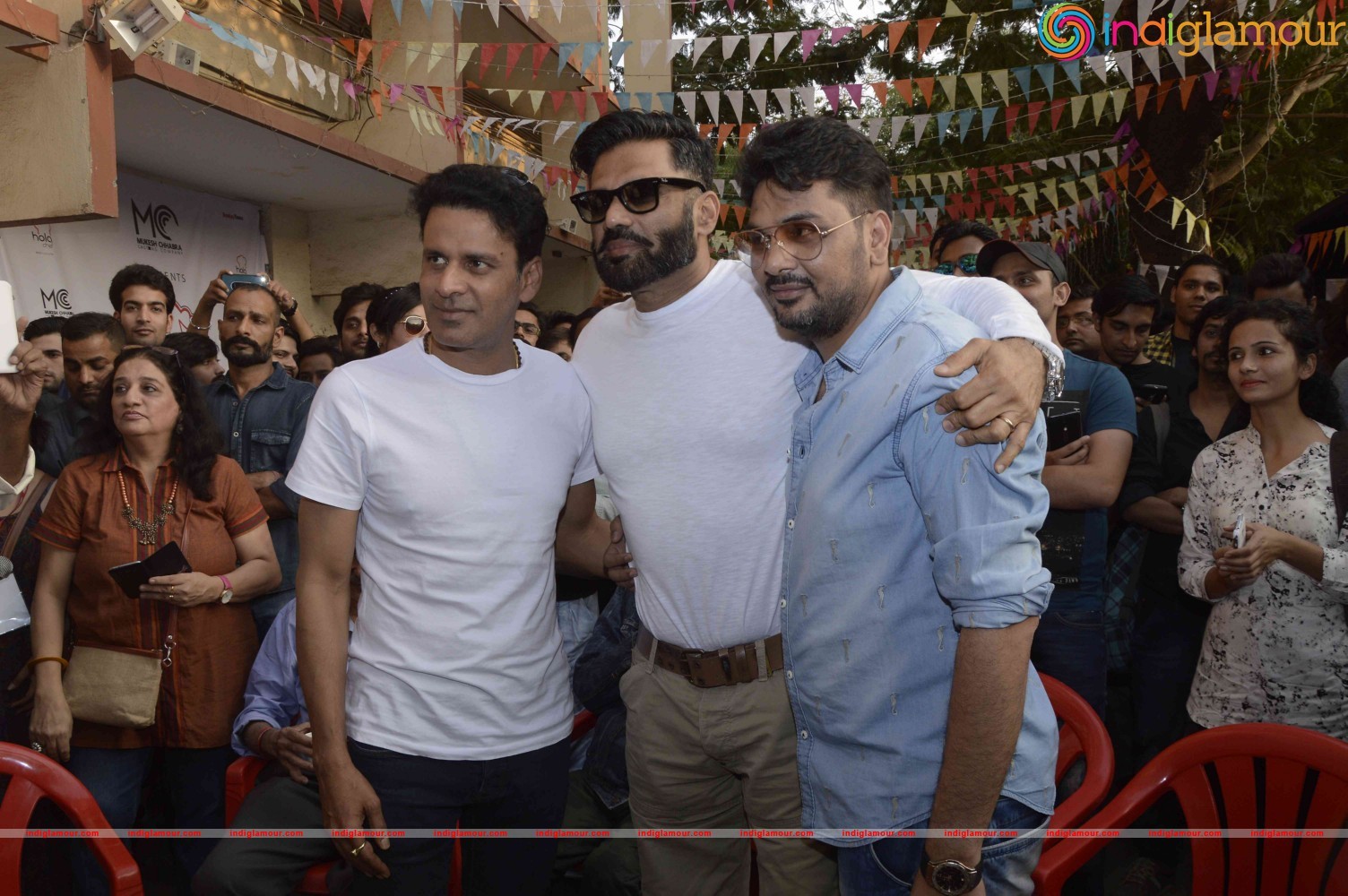 Suniel Shetty And Manoj Bajpai Attend Khidkiyan Theatre Festival Event hd photo