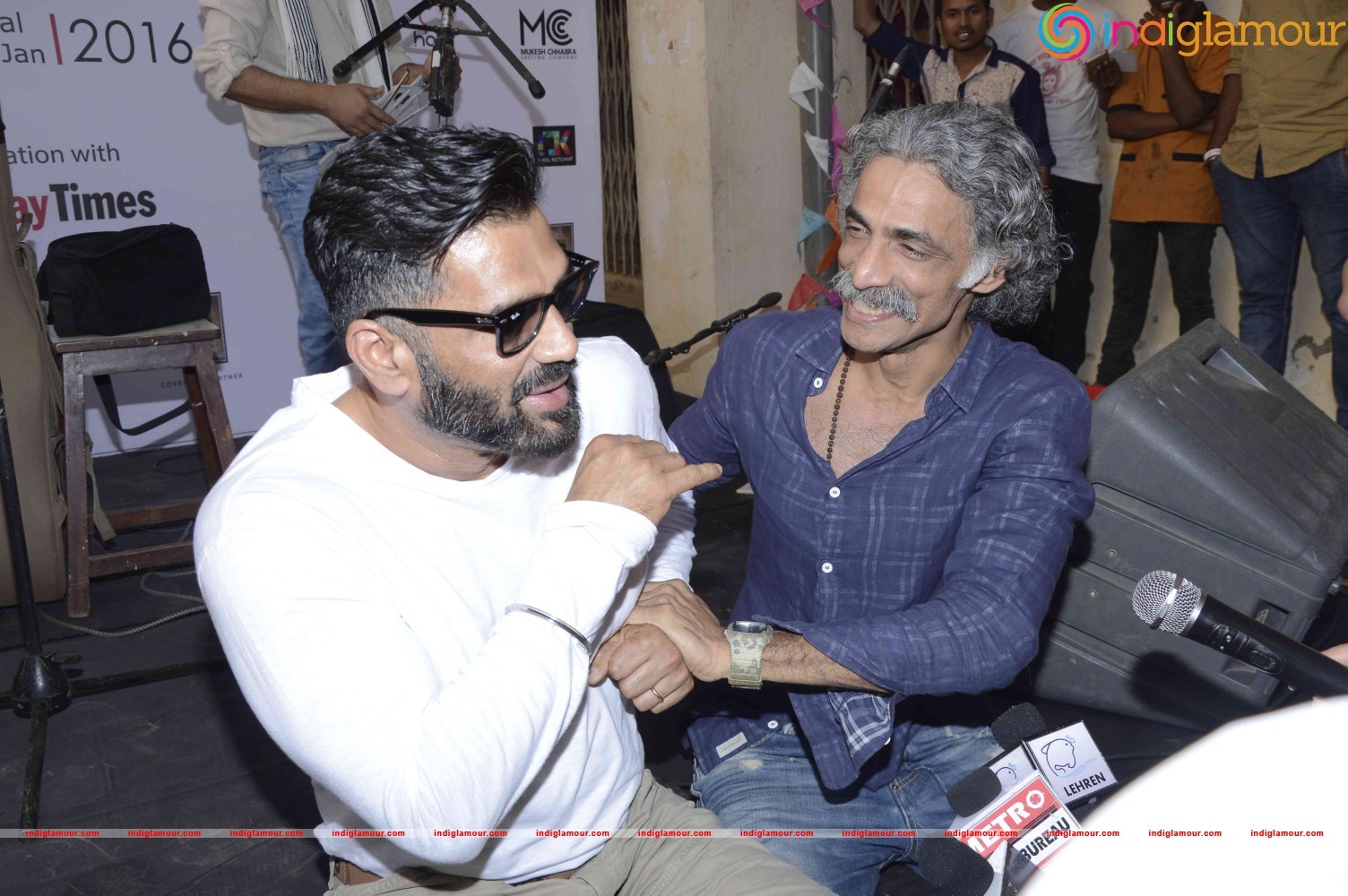 Suniel Shetty And Manoj Bajpai Attend Khidkiyan Theatre Festival Event hd photo