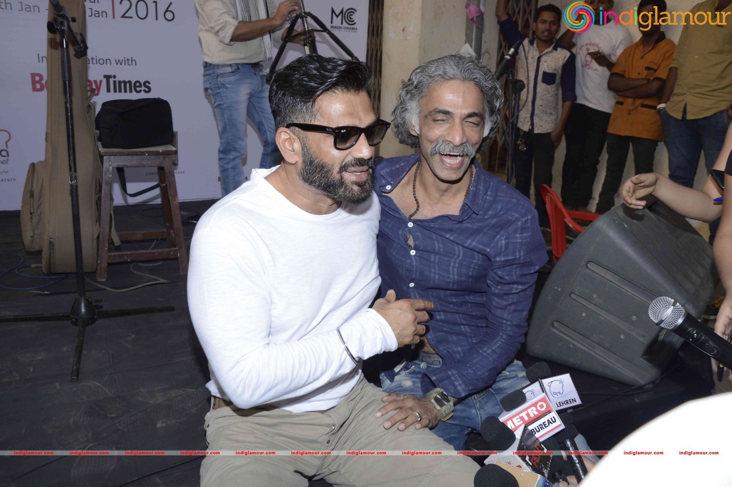 Suniel Shetty And Manoj Bajpai Attend Khidkiyan Theatre Festival Event hd photo