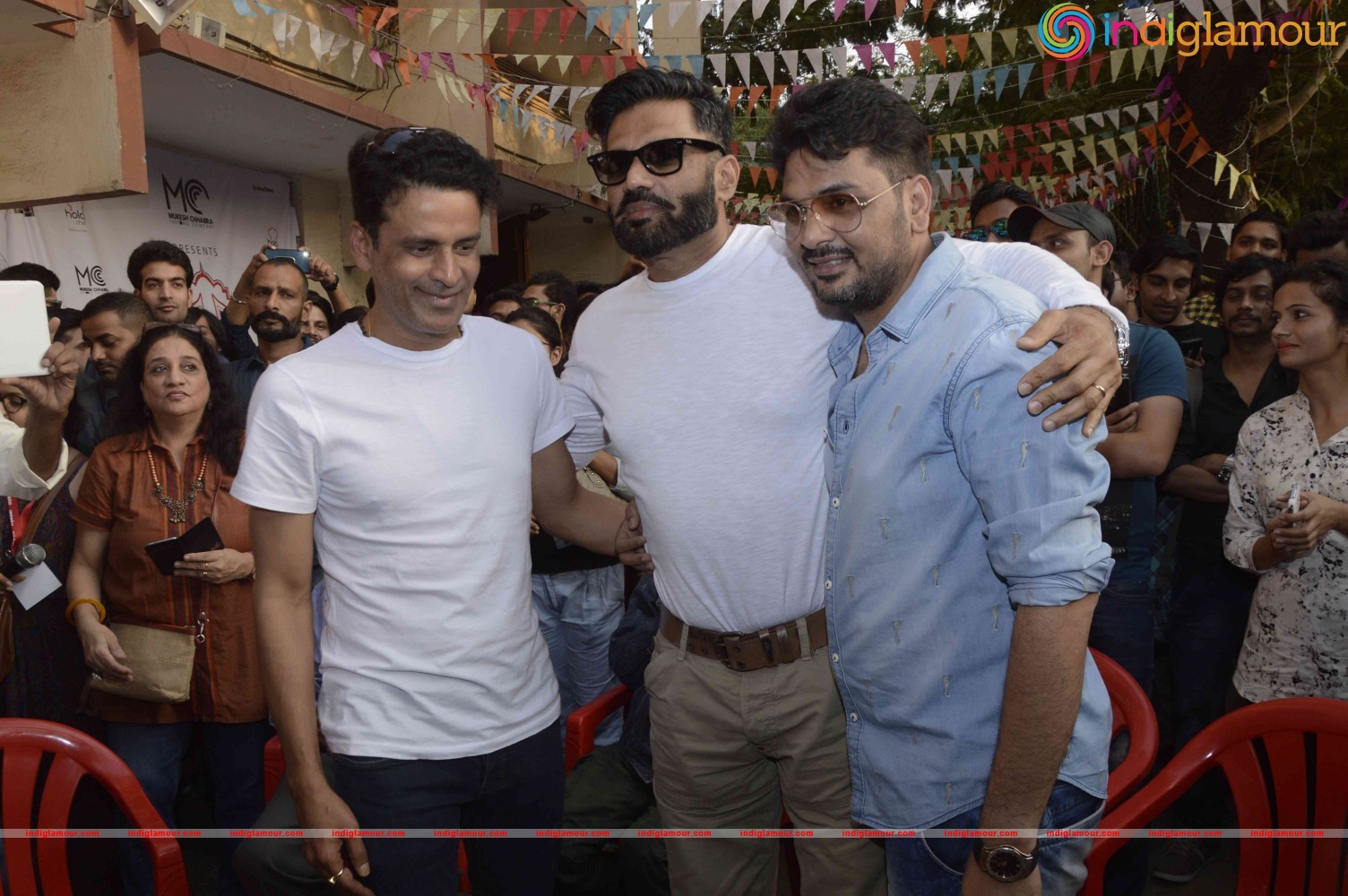 Suniel Shetty And Manoj Bajpai Attend Khidkiyan Theatre Festival Event hd photo