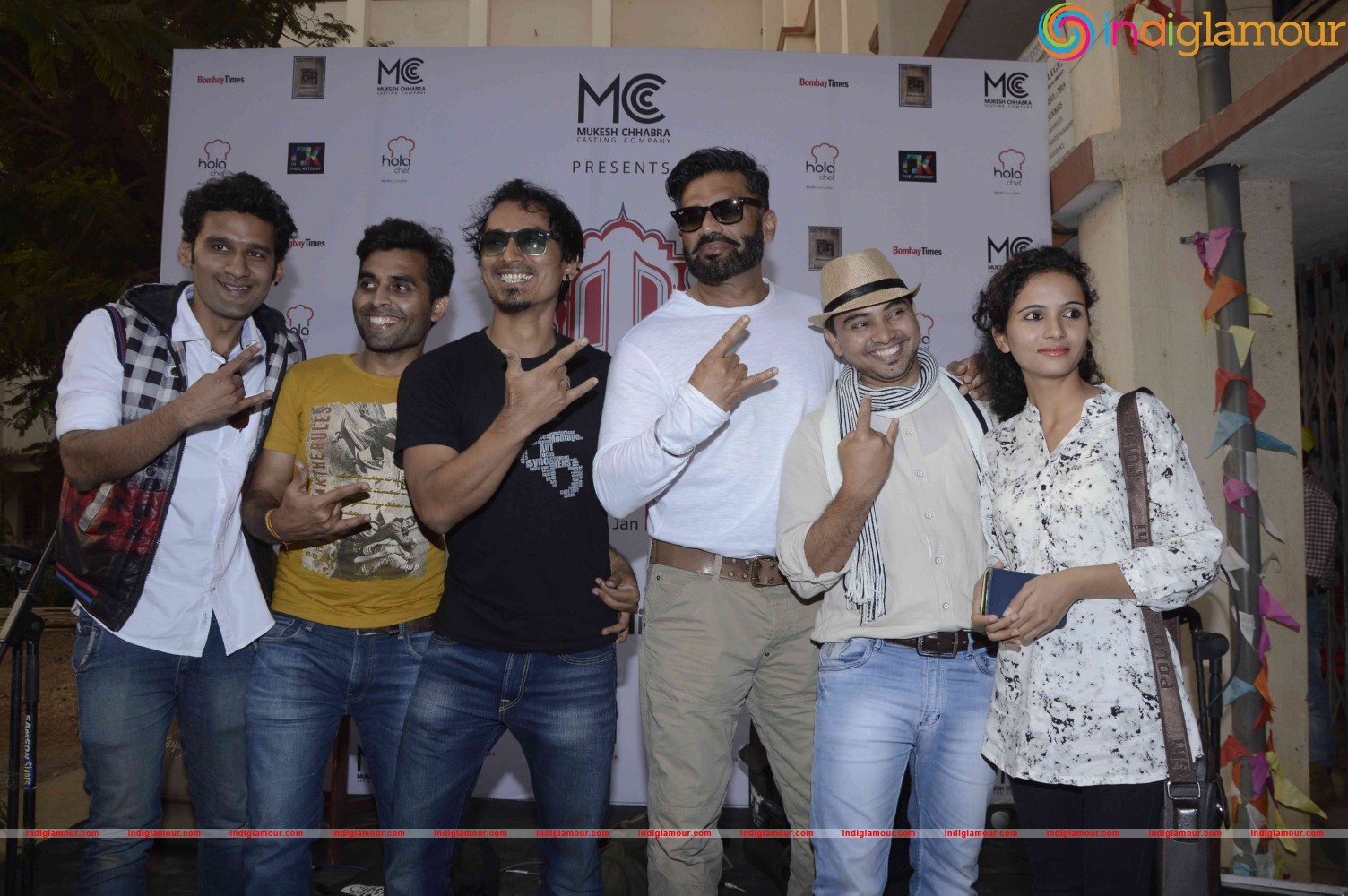Suniel Shetty And Manoj Bajpai Attend Khidkiyan Theatre Festival Event hd photo