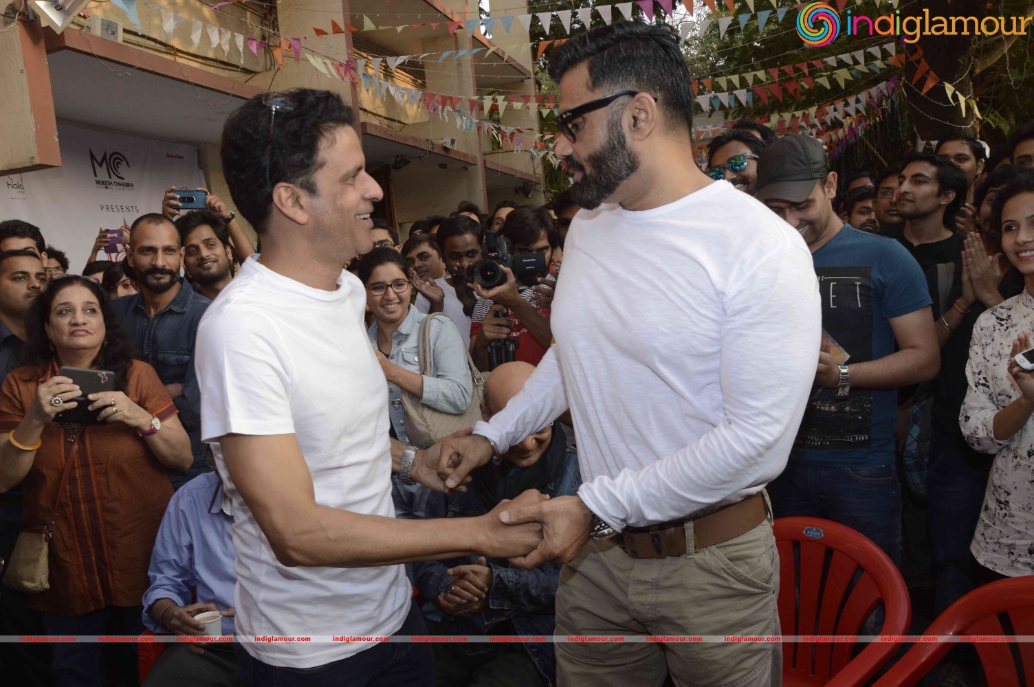 Suniel Shetty And Manoj Bajpai Attend Khidkiyan Theatre Festival Event hd photo