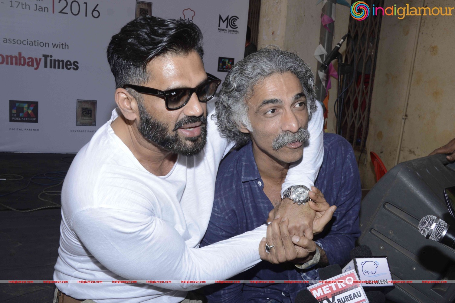 Suniel Shetty And Manoj Bajpai Attend Khidkiyan Theatre Festival Event hd photo