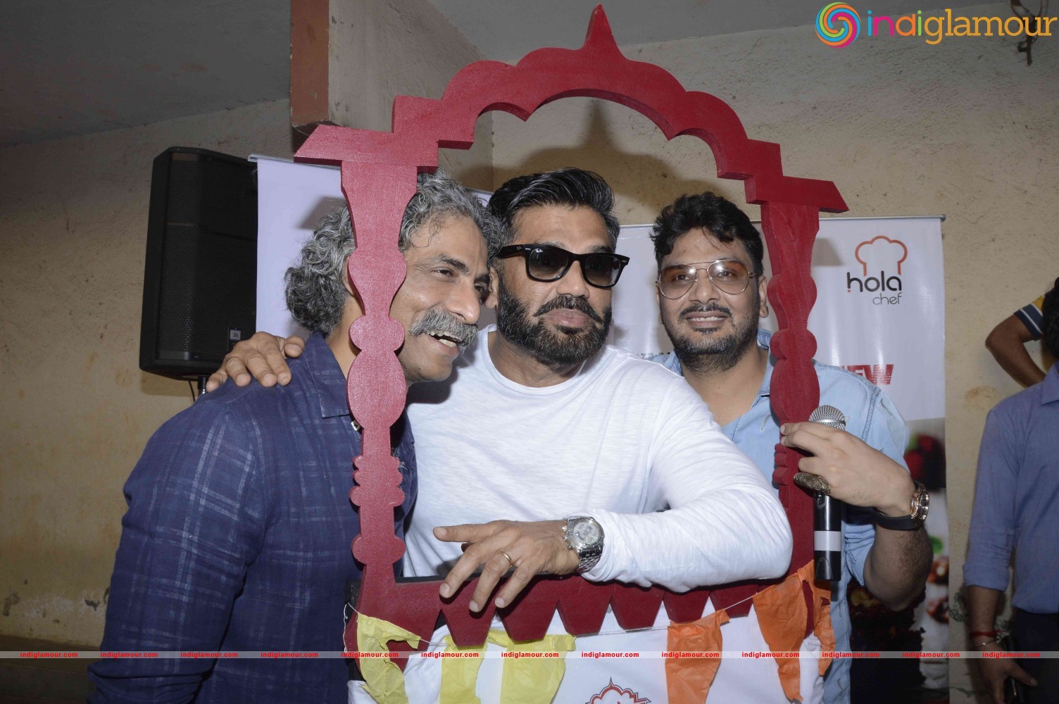 Suniel Shetty And Manoj Bajpai Attend Khidkiyan Theatre Festival Event hd photo