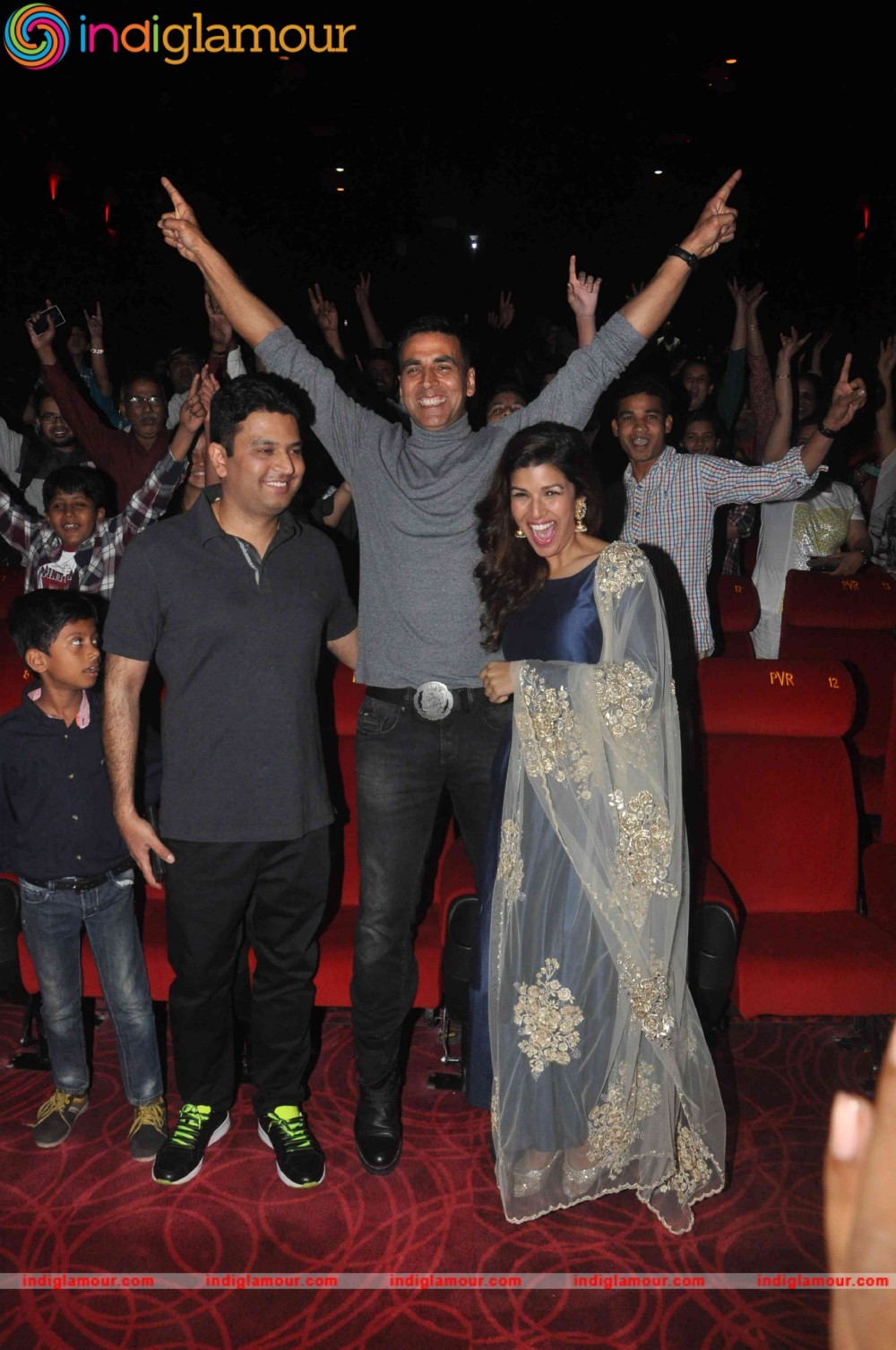 Akshay Kumar Nimrat Kaur and the Cast of Airlift Interact with the Audiance Event hd photo