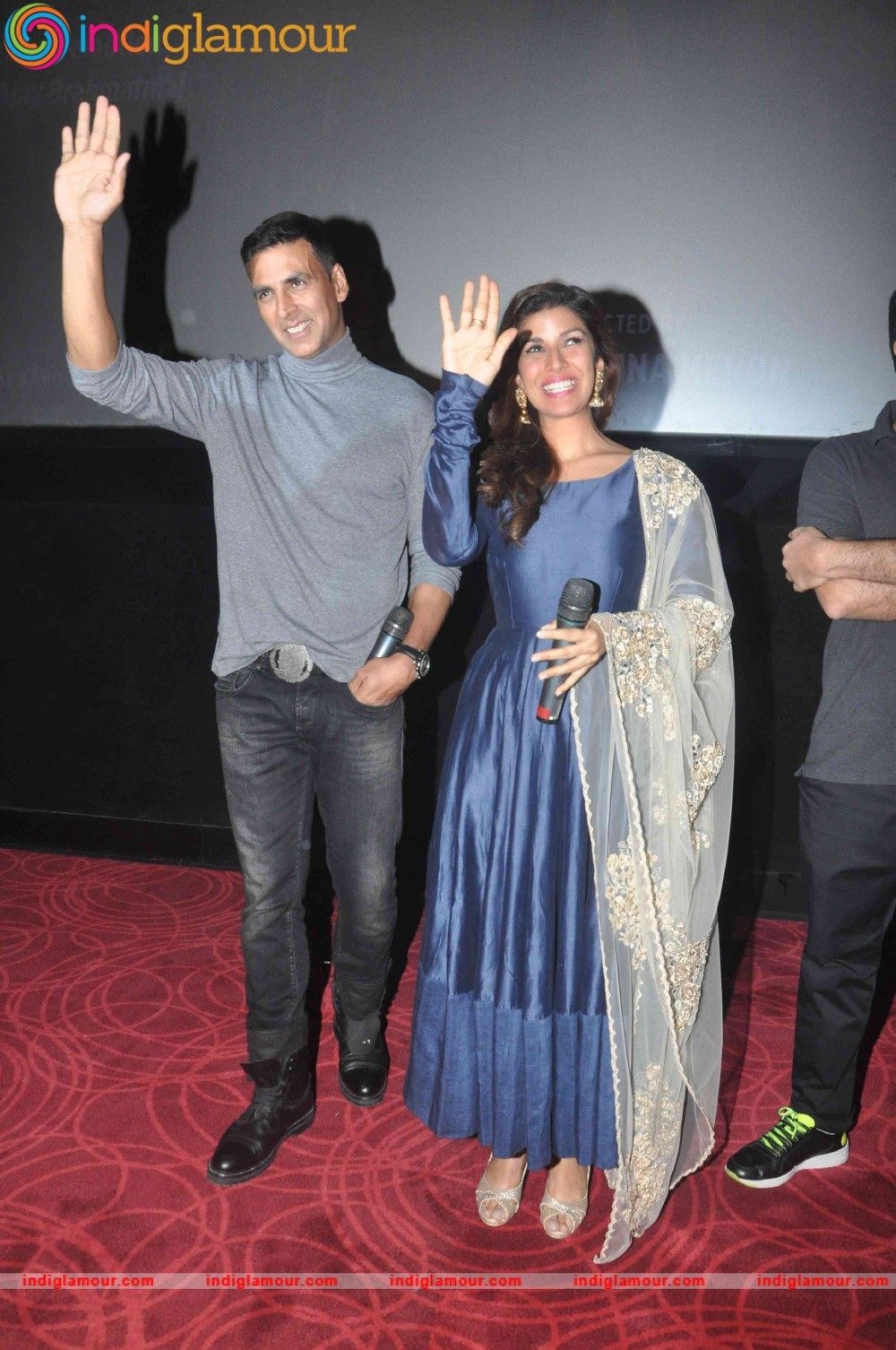Akshay Kumar Nimrat Kaur and the Cast of Airlift Interact with the Audiance Event hd photo