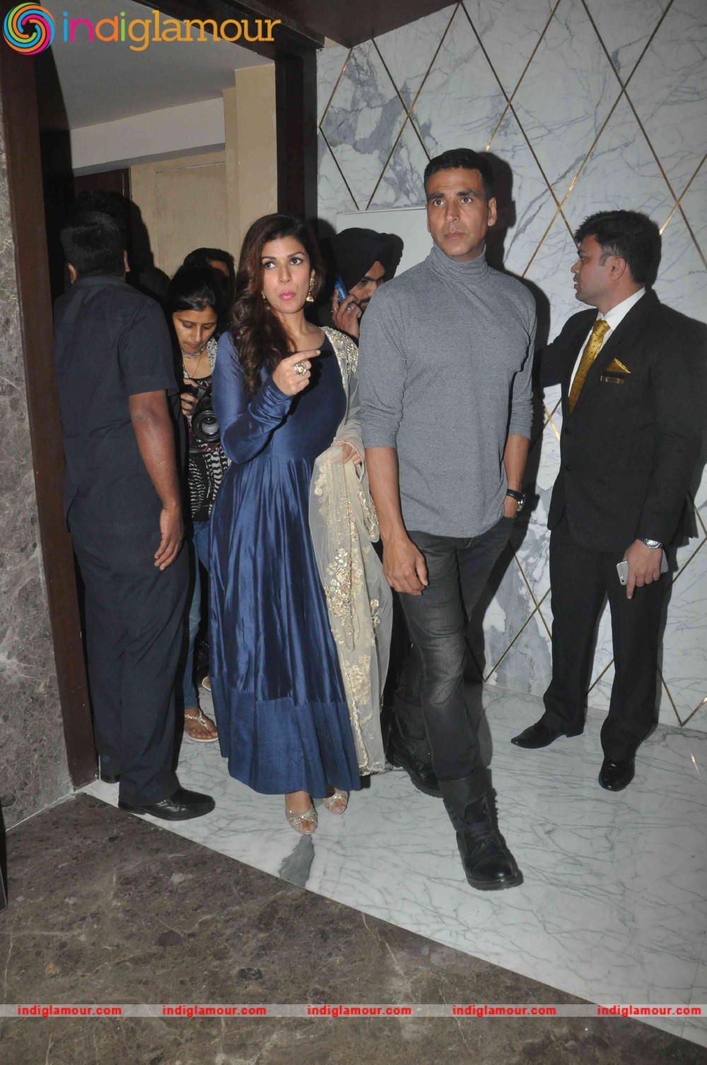Akshay Kumar Nimrat Kaur and the Cast of Airlift Interact with the Audiance Event hd photo