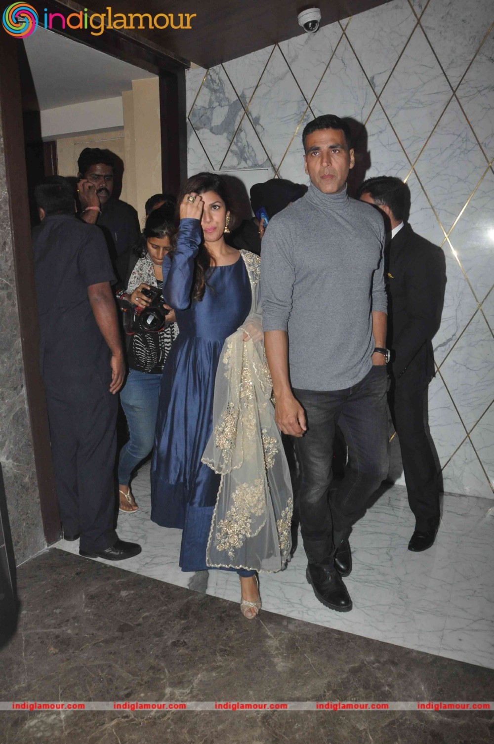Akshay Kumar Nimrat Kaur and the Cast of Airlift Interact with the Audiance Event hd photo