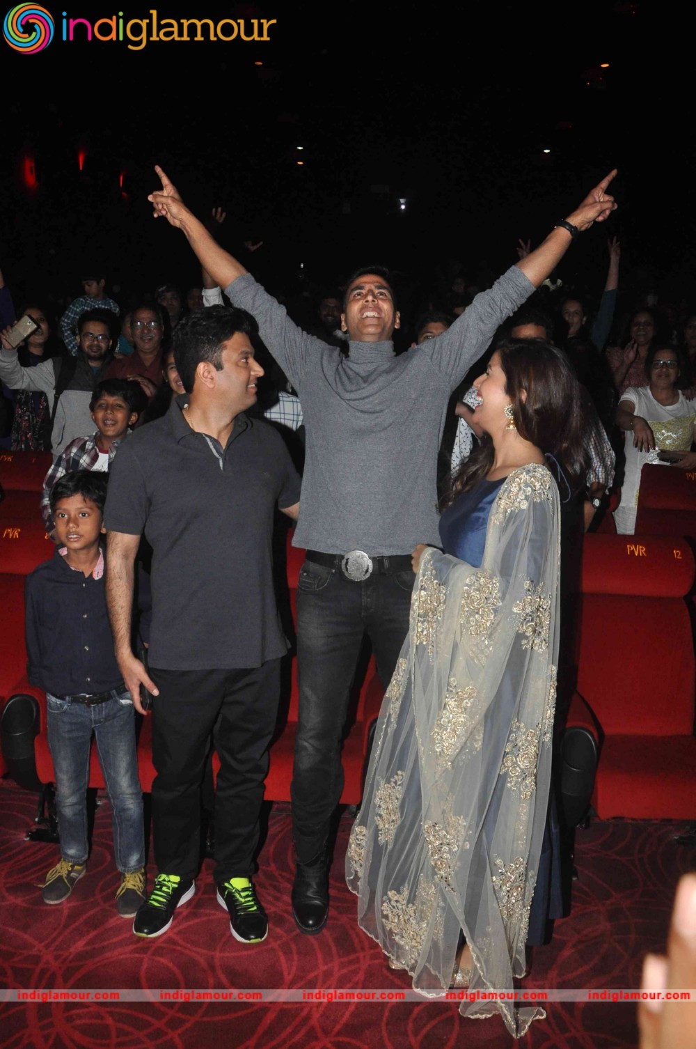 Akshay Kumar Nimrat Kaur and the Cast of Airlift Interact with the Audiance Event hd photo