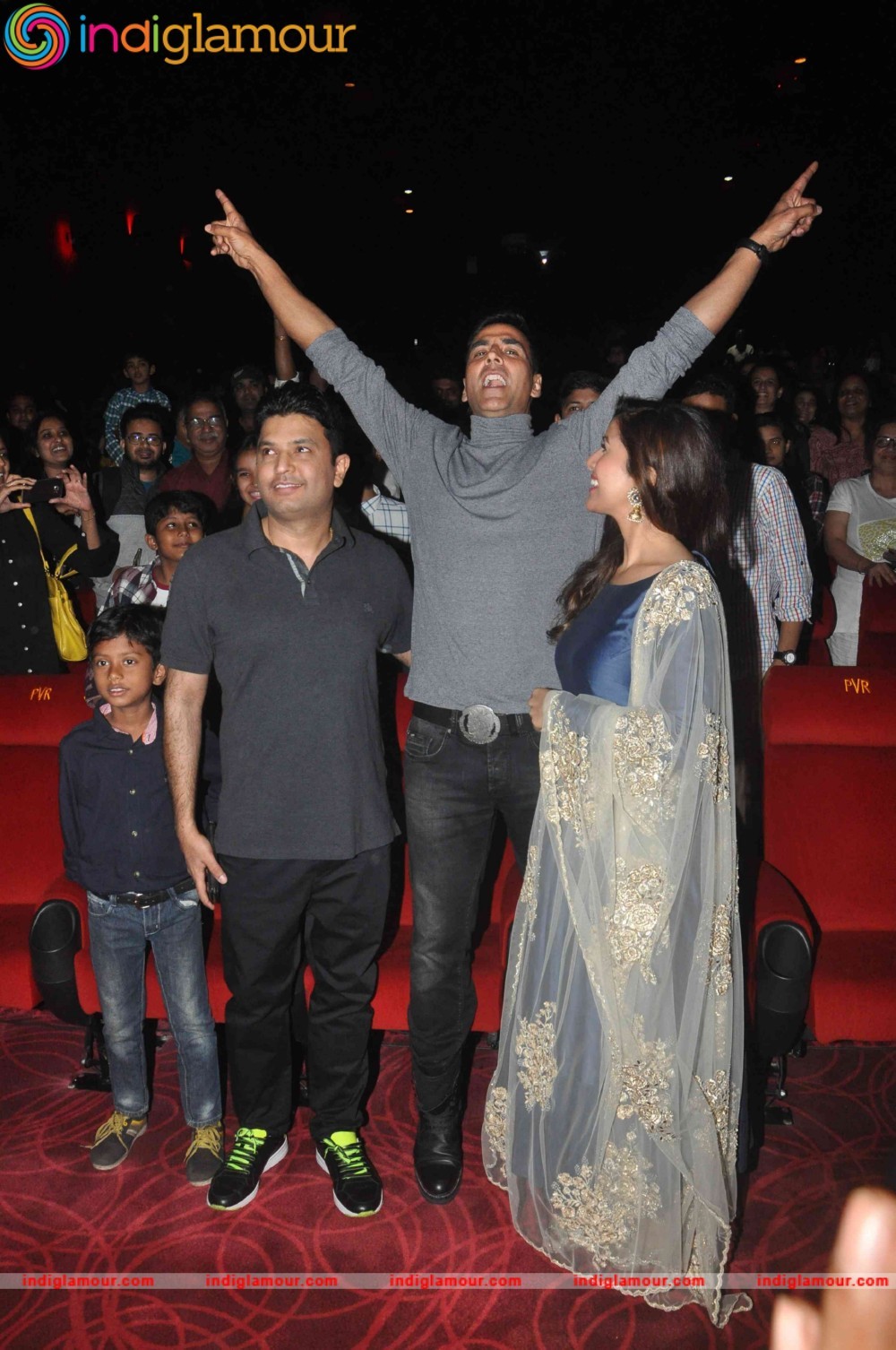Akshay Kumar Nimrat Kaur and the Cast of Airlift Interact with the Audiance Event hd photo