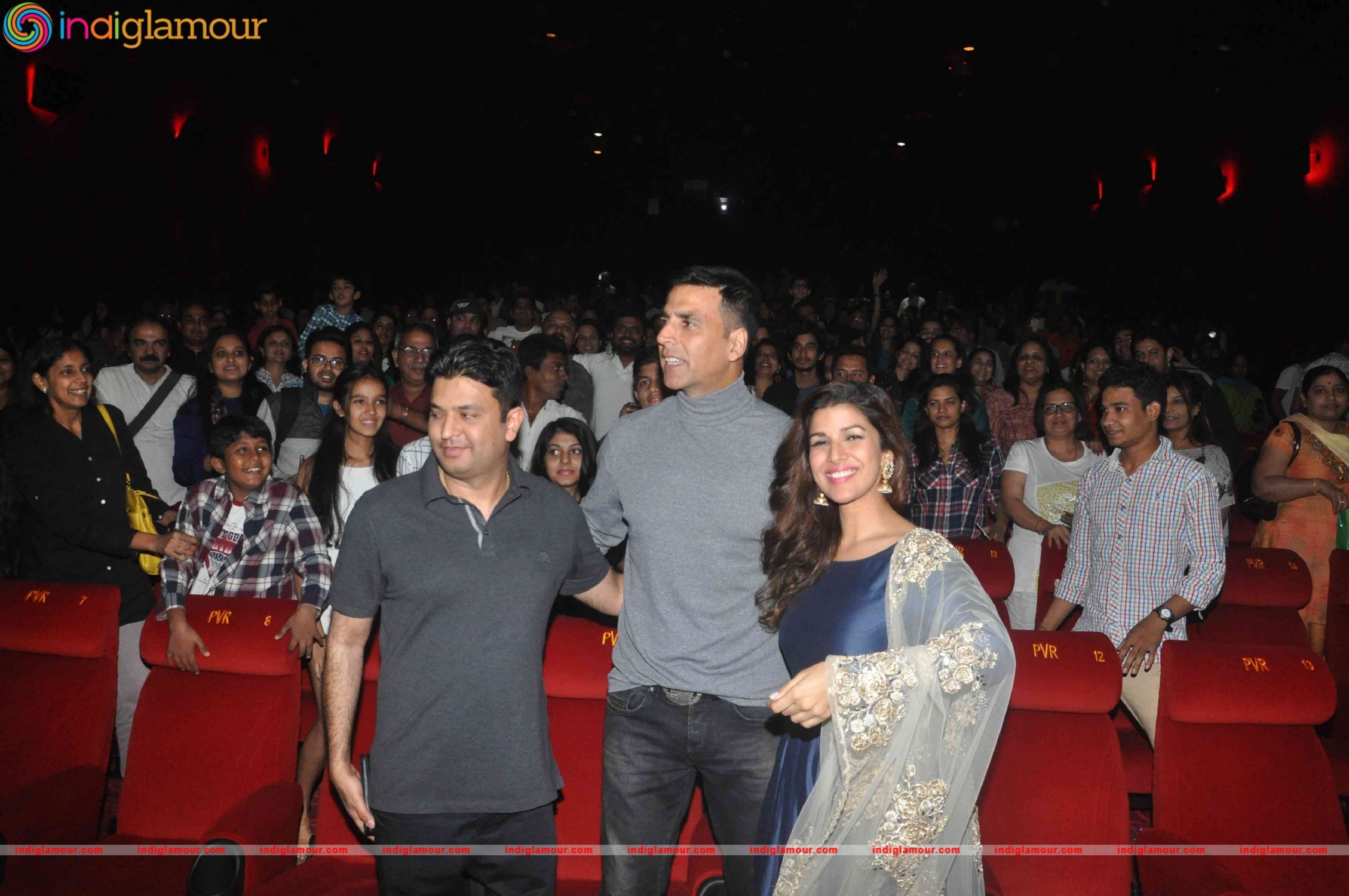 Akshay Kumar Nimrat Kaur and the Cast of Airlift Interact with the Audiance Event hd photo