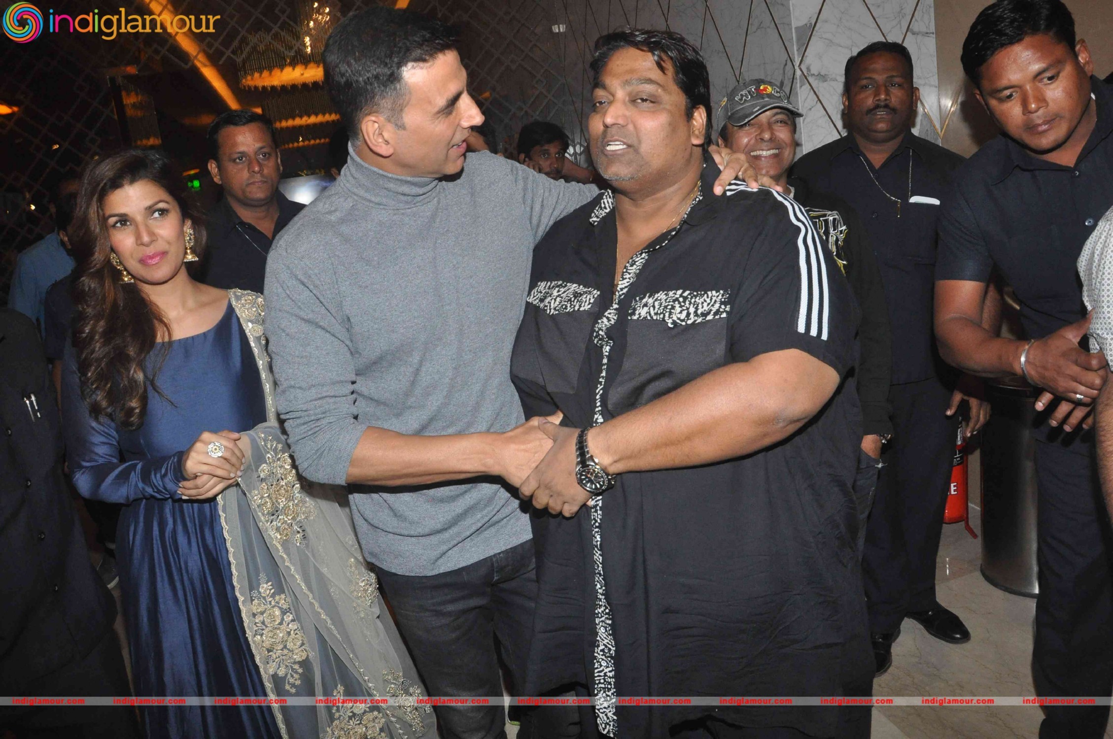 Akshay Kumar Nimrat Kaur and the Cast of Airlift Interact with the Audiance Event hd photo