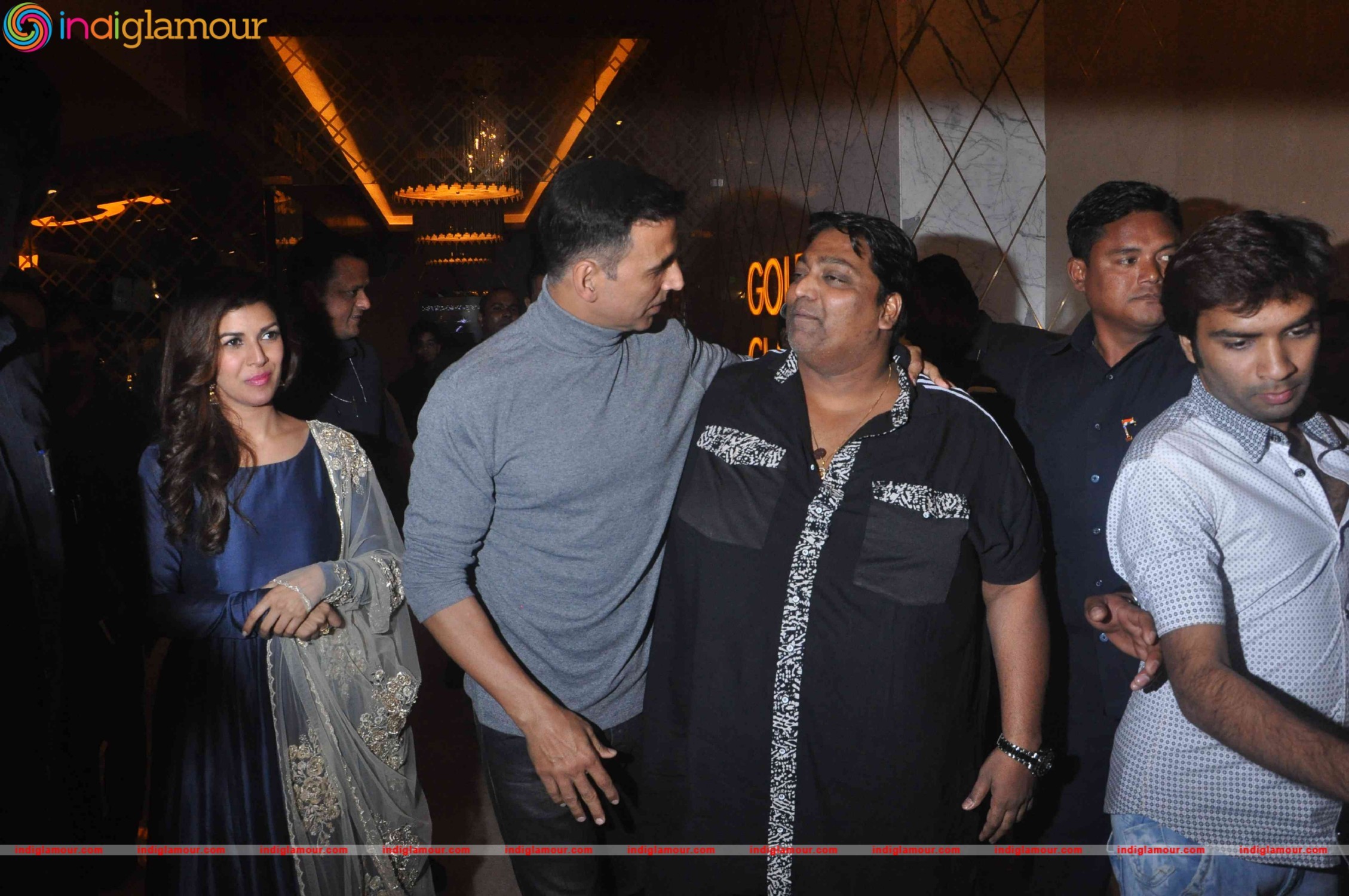 Akshay Kumar Nimrat Kaur and the Cast of Airlift Interact with the Audiance Event hd photo