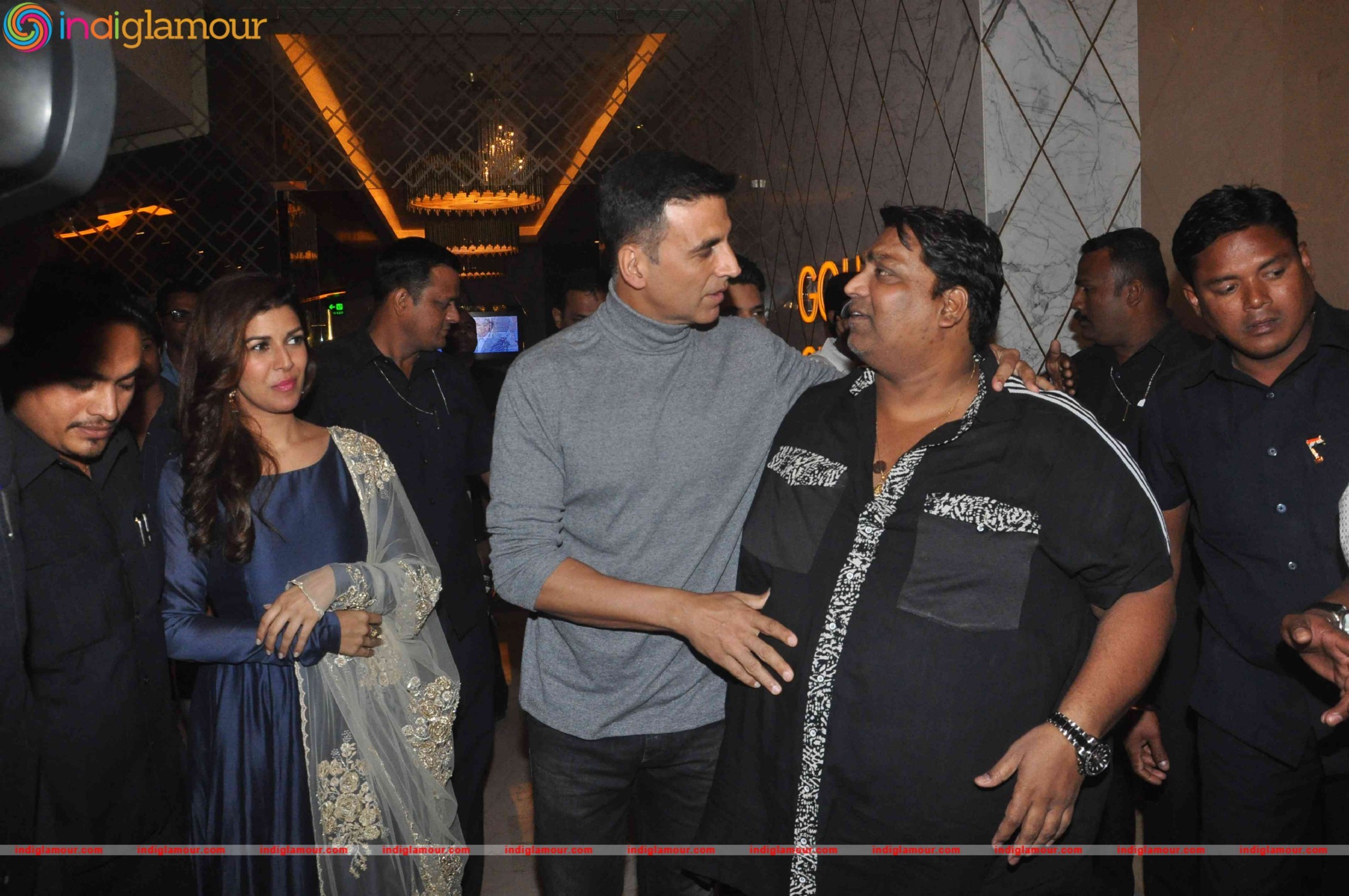 Akshay Kumar Nimrat Kaur and the Cast of Airlift Interact with the Audiance Event hd photo