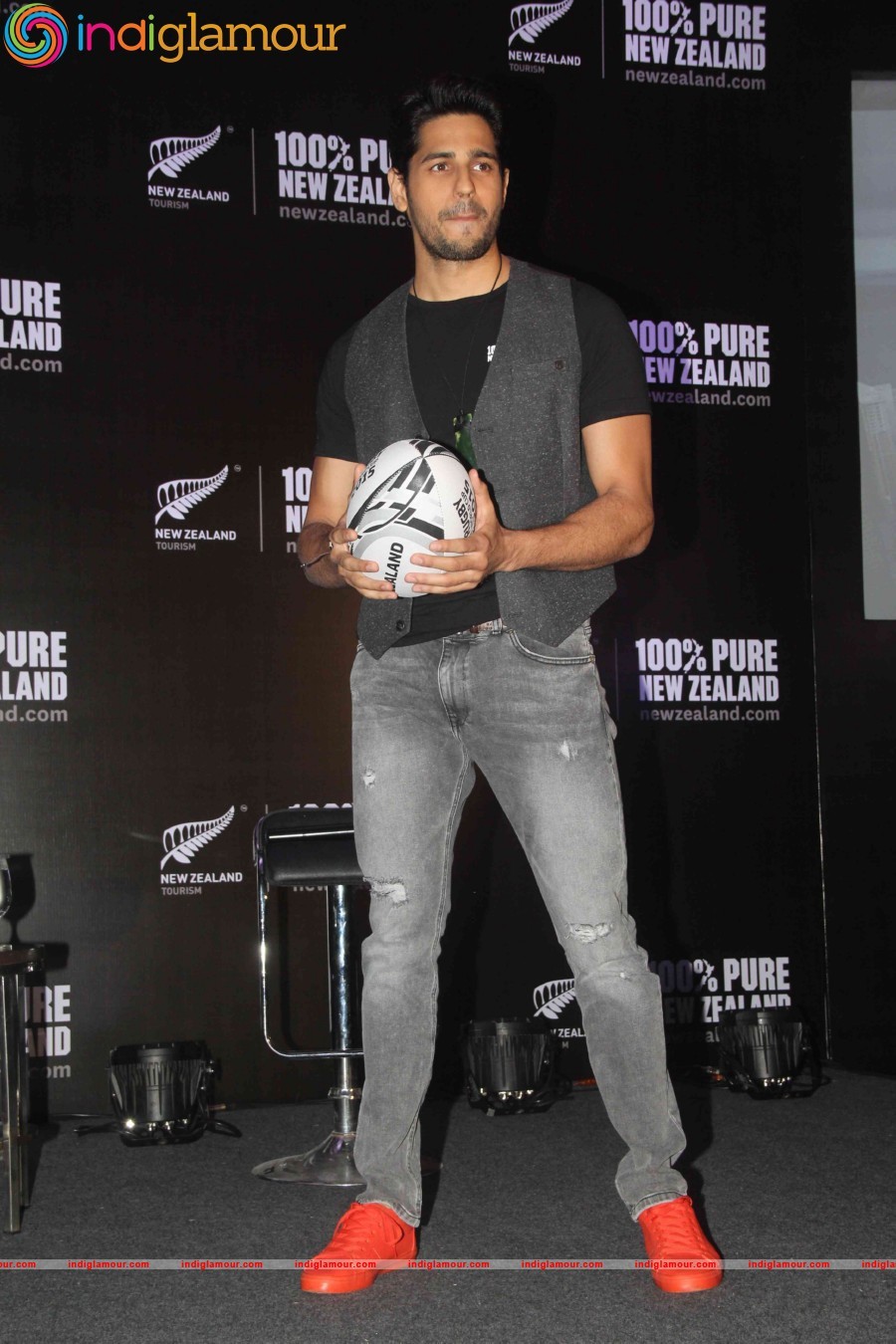 Sidharth Malhotra Unveils New Campaign for New Zealand Tourism Event hd photo