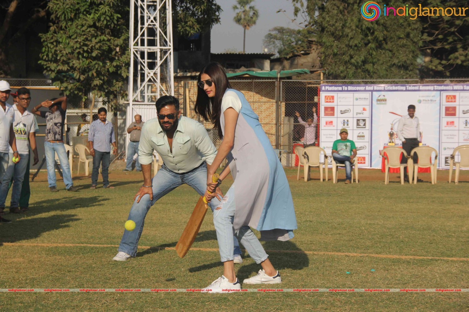 Suniel Shetty, Athiya participate Vishesh Cup Cricket Match Event hd photo