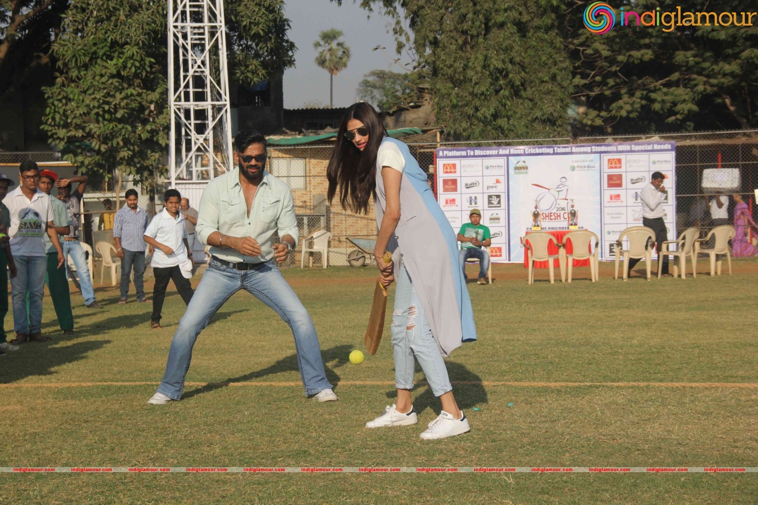 Suniel Shetty, Athiya participate Vishesh Cup Cricket Match Event hd photo