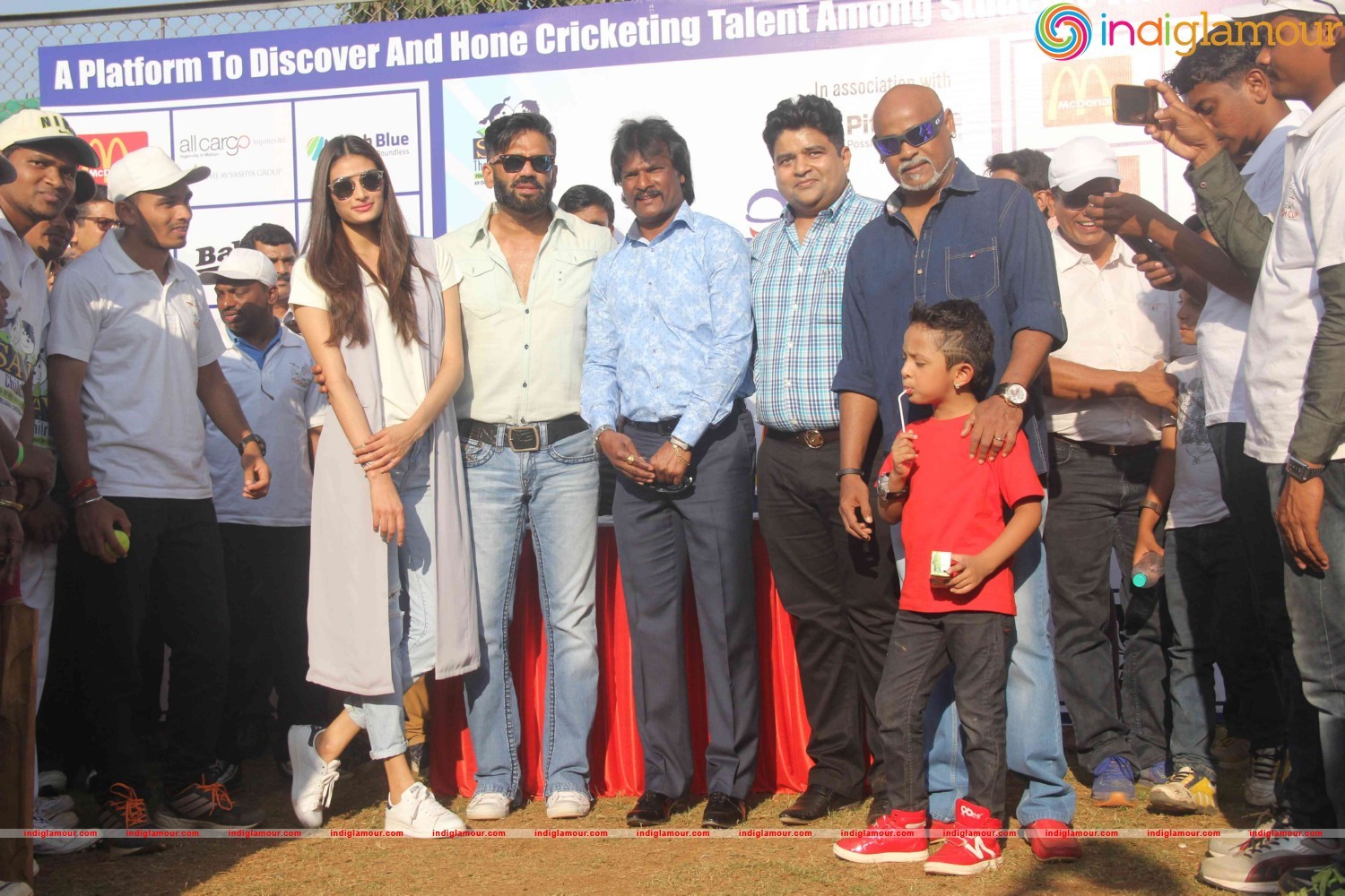 Suniel Shetty, Athiya participate Vishesh Cup Cricket Match Event hd photo