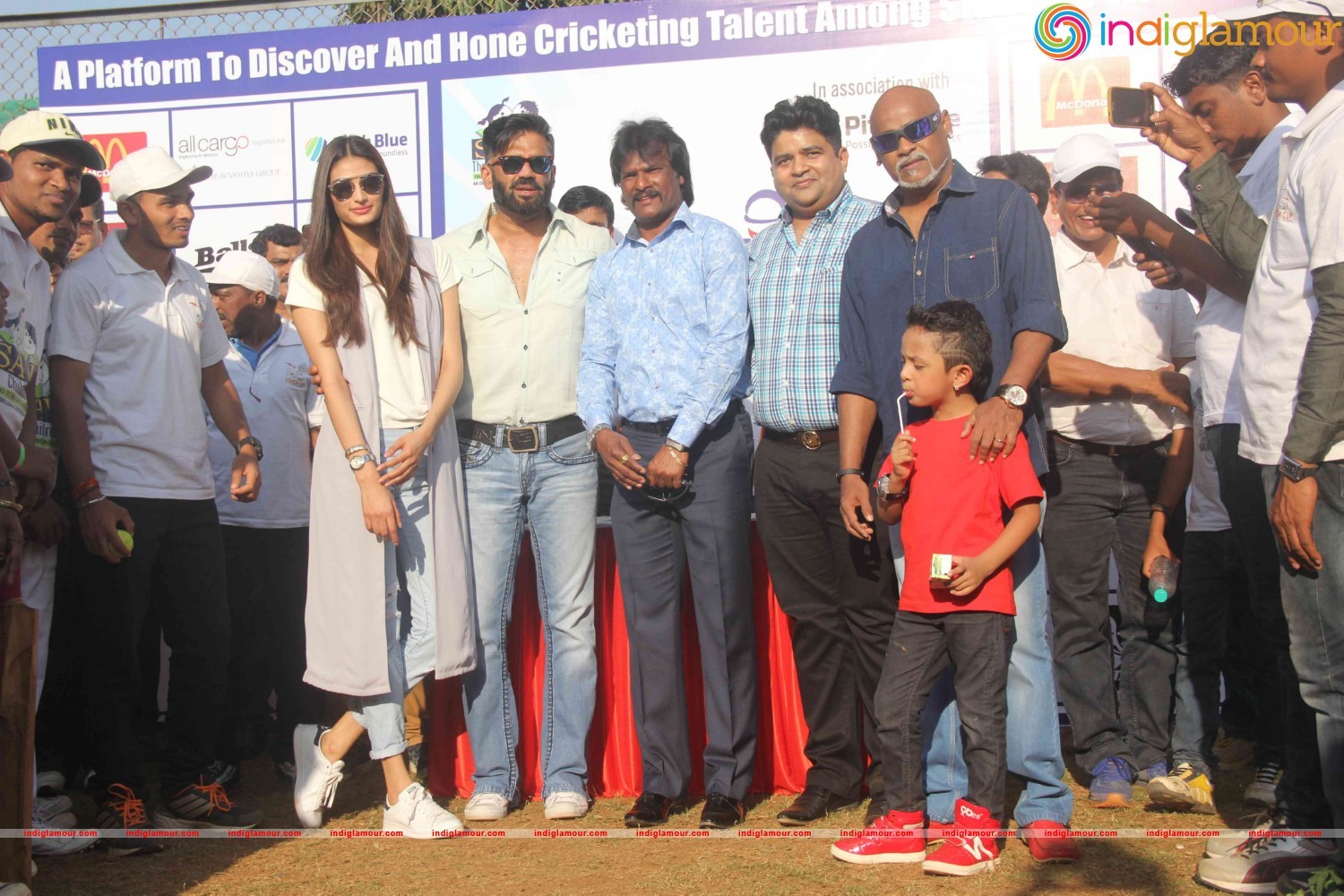 Suniel Shetty, Athiya participate Vishesh Cup Cricket Match Event hd photo