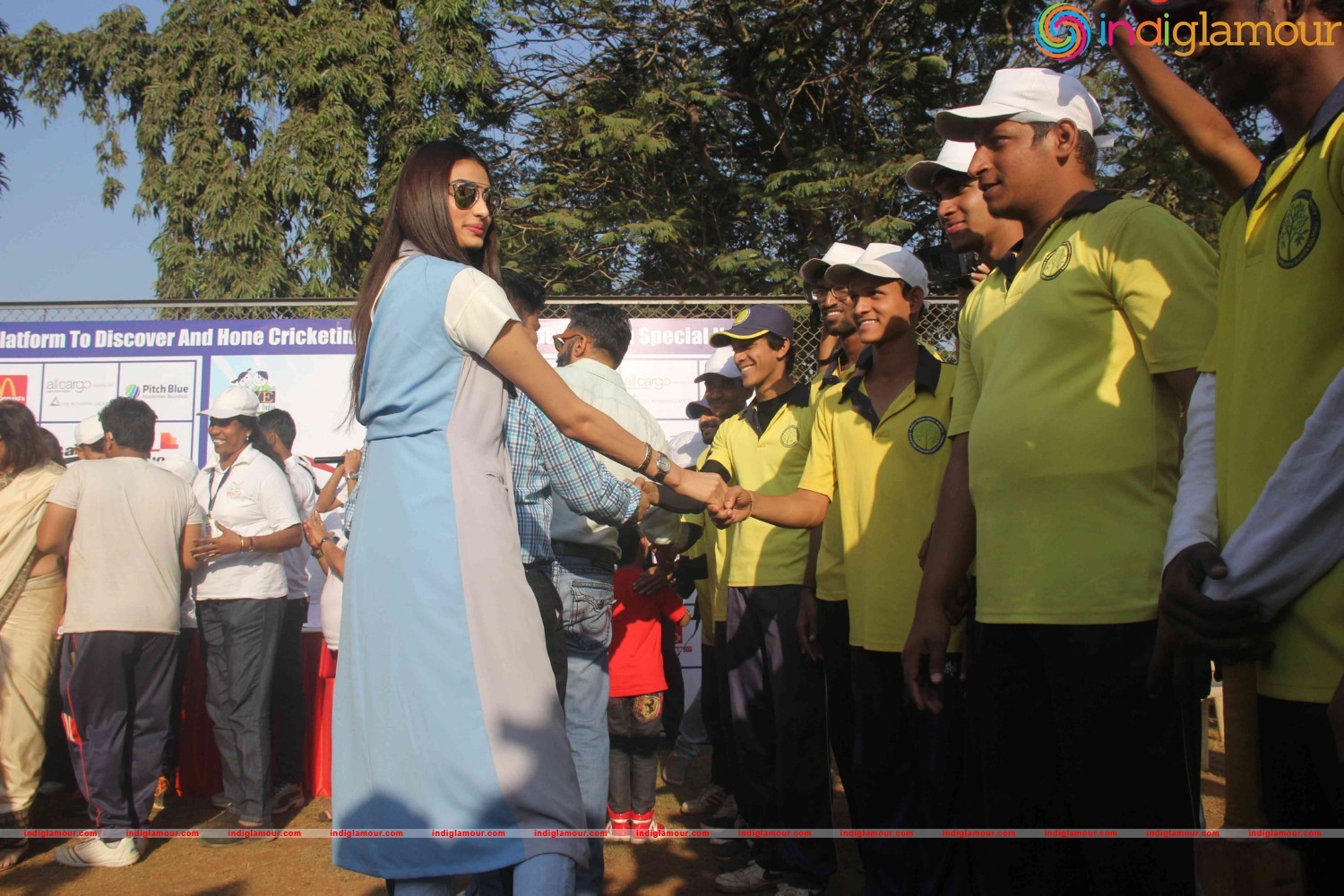 Suniel Shetty, Athiya participate Vishesh Cup Cricket Match Event hd photo