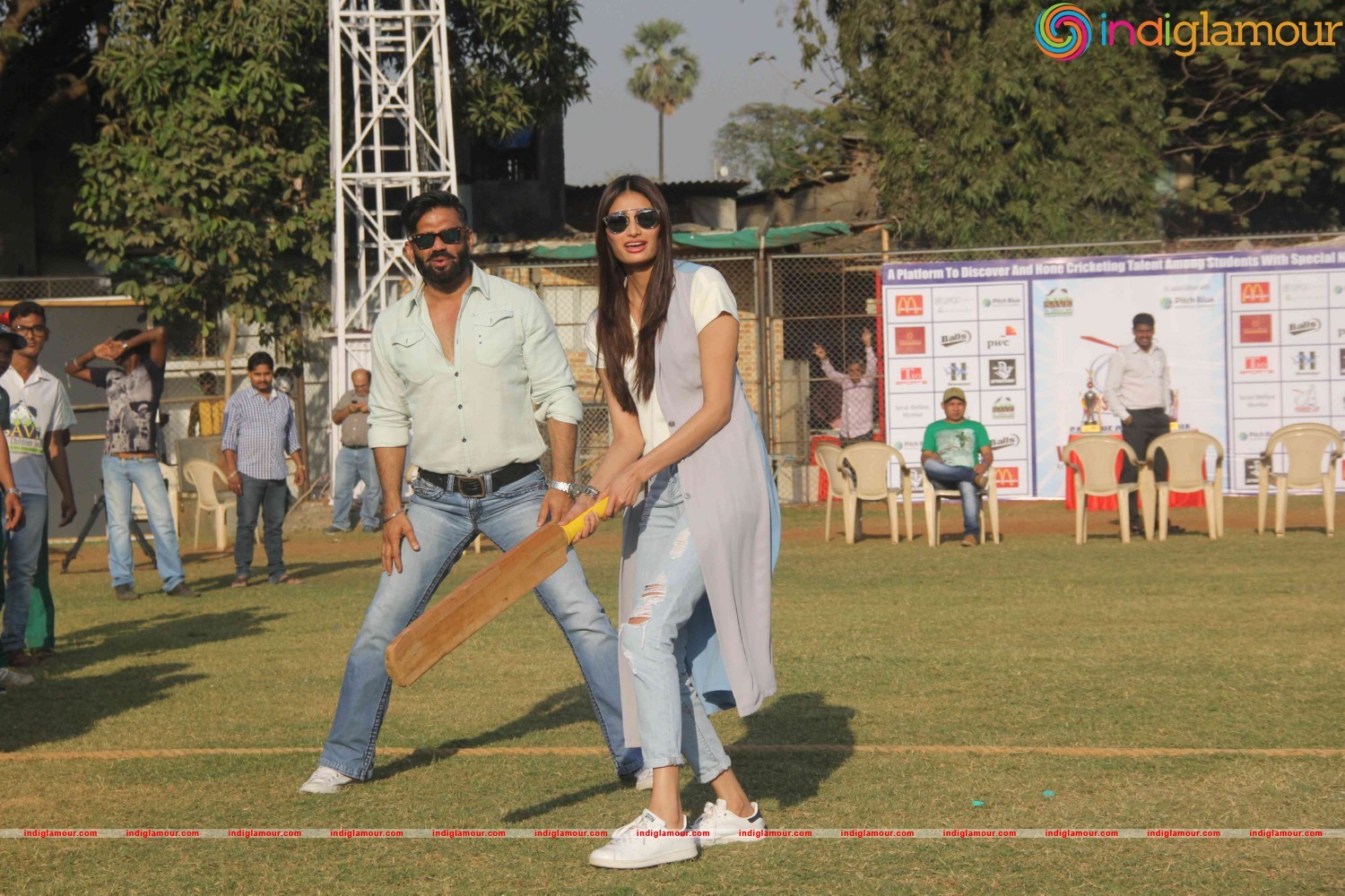 Suniel Shetty, Athiya participate Vishesh Cup Cricket Match Event hd photo