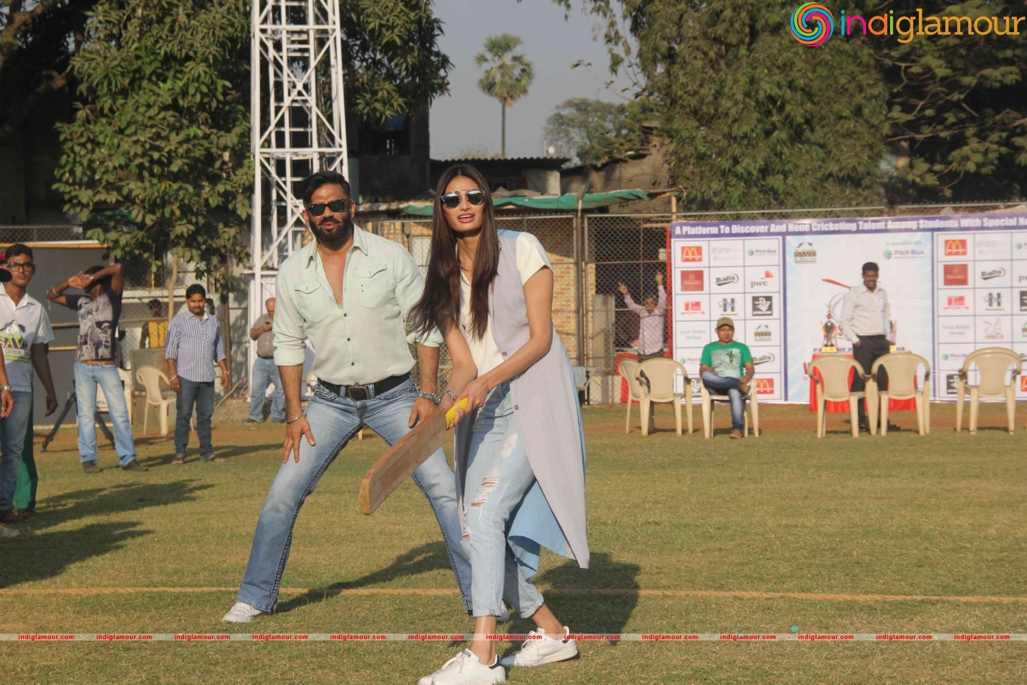 Suniel Shetty, Athiya participate Vishesh Cup Cricket Match Event hd photo