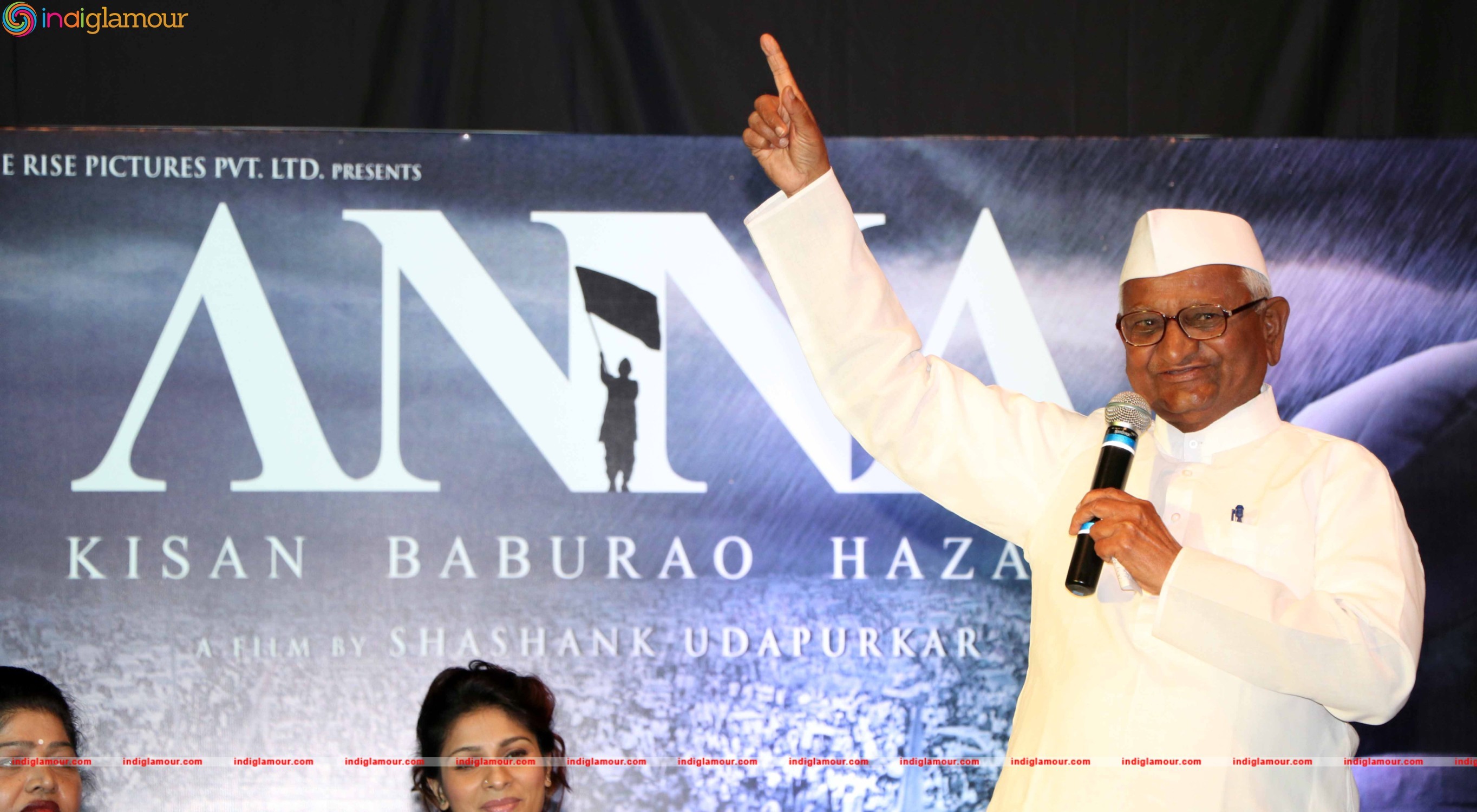 Anna Hazare and Tanishaa Mukerji During the Poster Launch of Film Anna in Mumbai Event hd photo