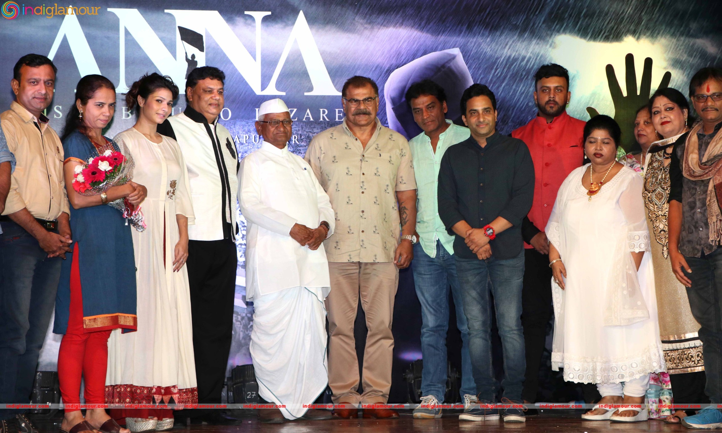 Anna Hazare and Tanishaa Mukerji During the Poster Launch of Film Anna in Mumbai Event hd photo
