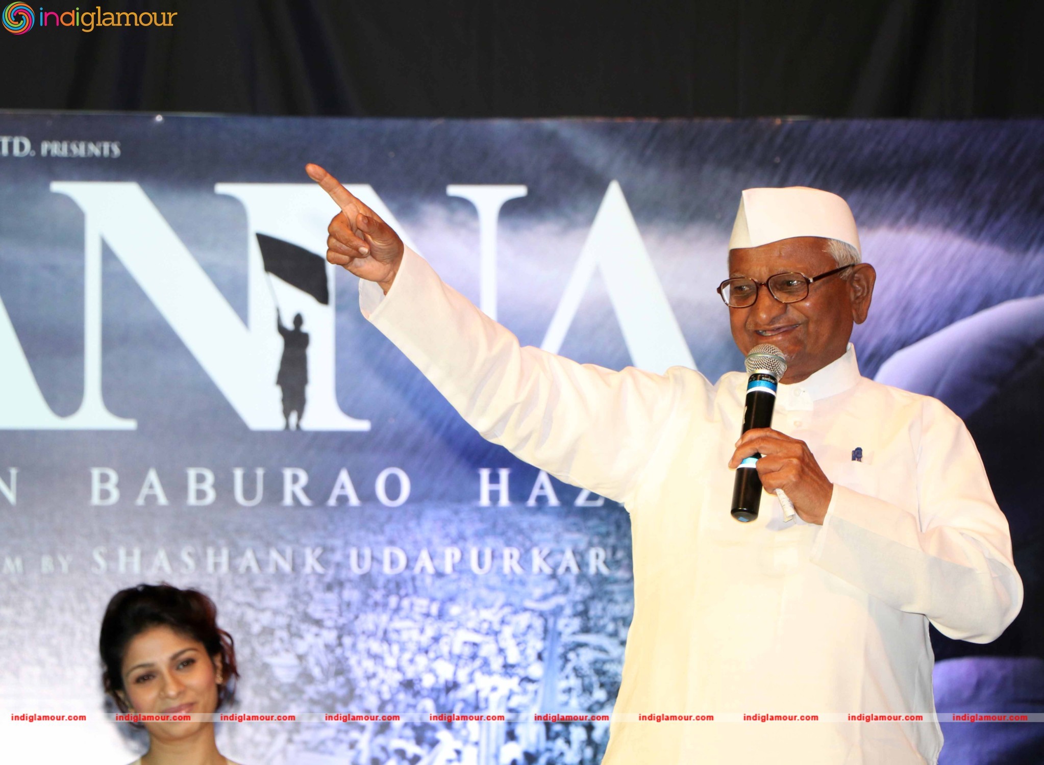 Anna Hazare and Tanishaa Mukerji During the Poster Launch of Film Anna in Mumbai Event hd photo