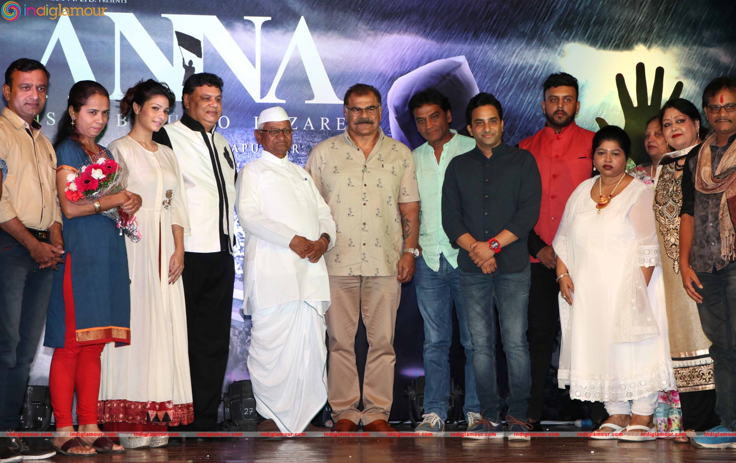 Anna Hazare and Tanishaa Mukerji During the Poster Launch of Film Anna in Mumbai Event hd photo