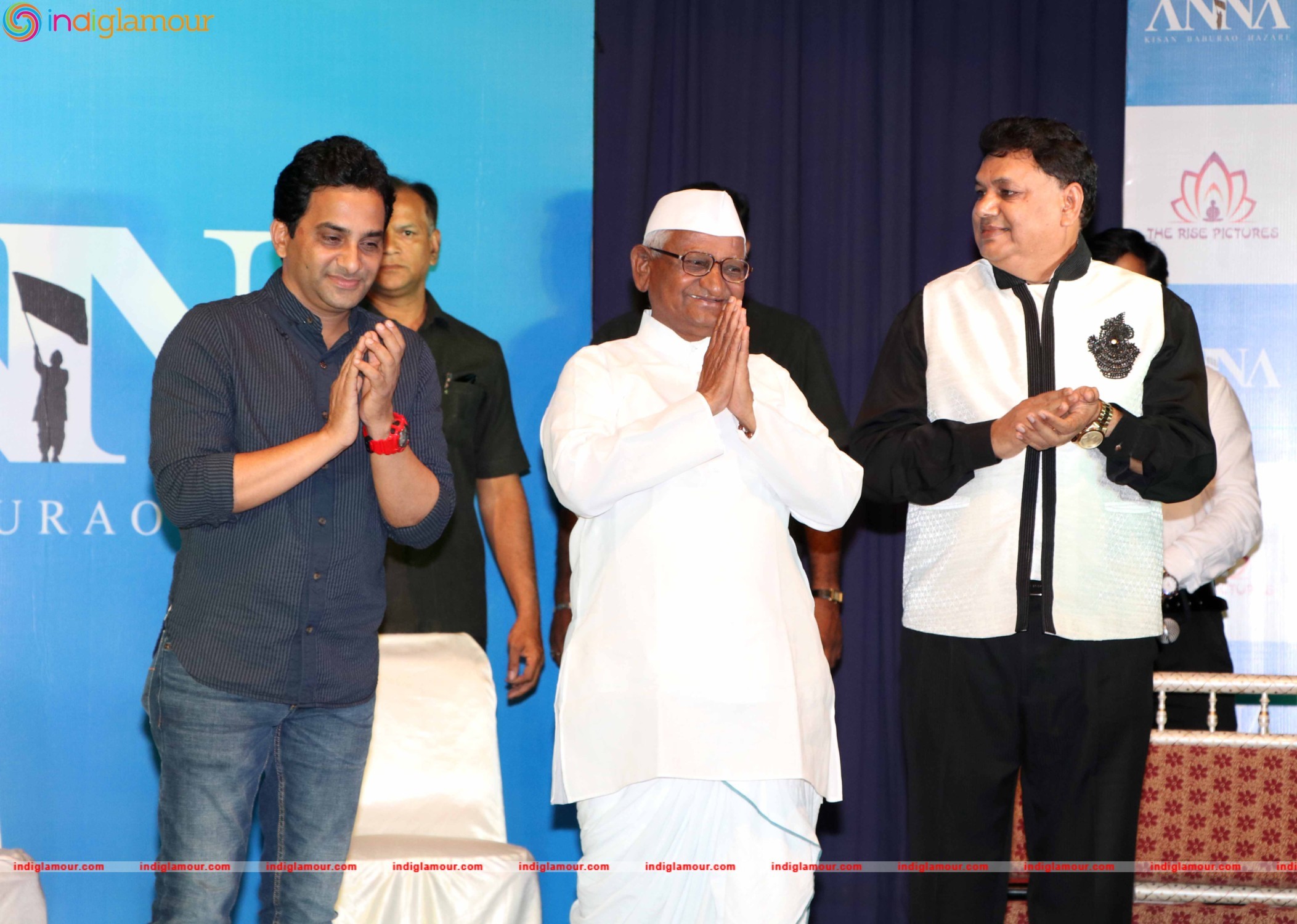 Anna Hazare and Tanishaa Mukerji During the Poster Launch of Film Anna in Mumbai Event hd photo