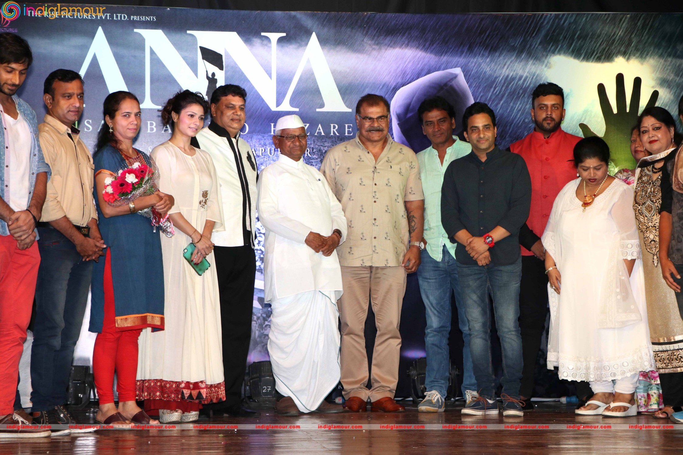 Anna Hazare and Tanishaa Mukerji During the Poster Launch of Film Anna in Mumbai Event hd photo
