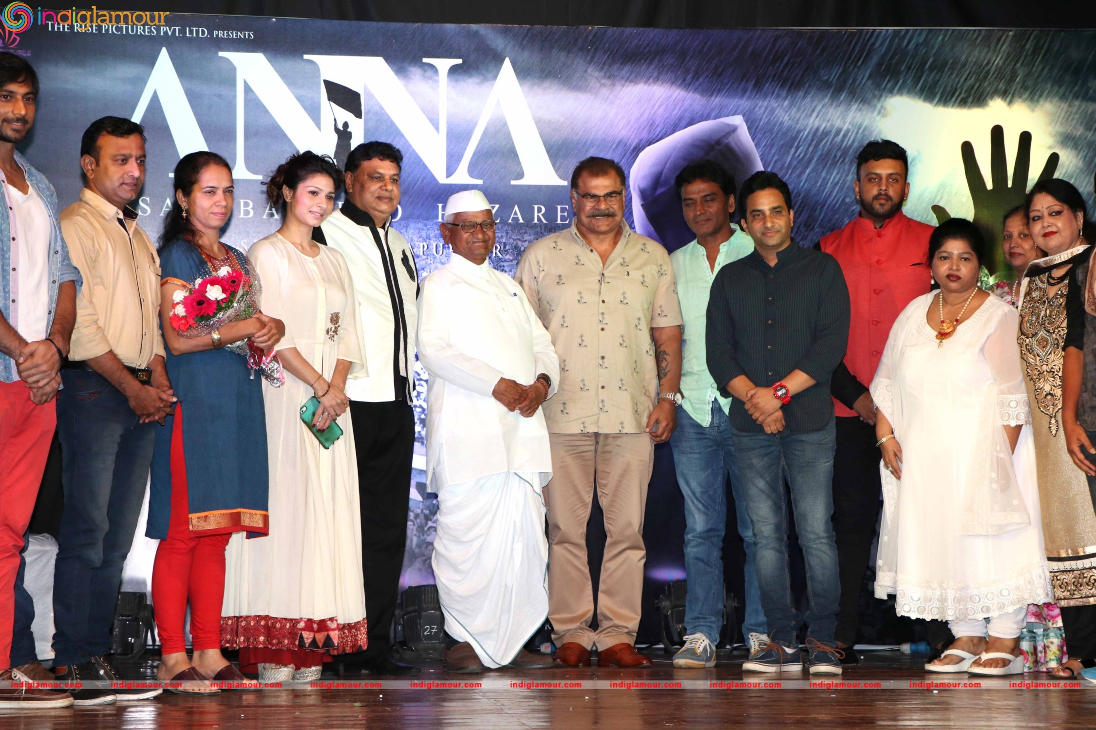 Anna Hazare and Tanishaa Mukerji During the Poster Launch of Film Anna in Mumbai Event hd photo
