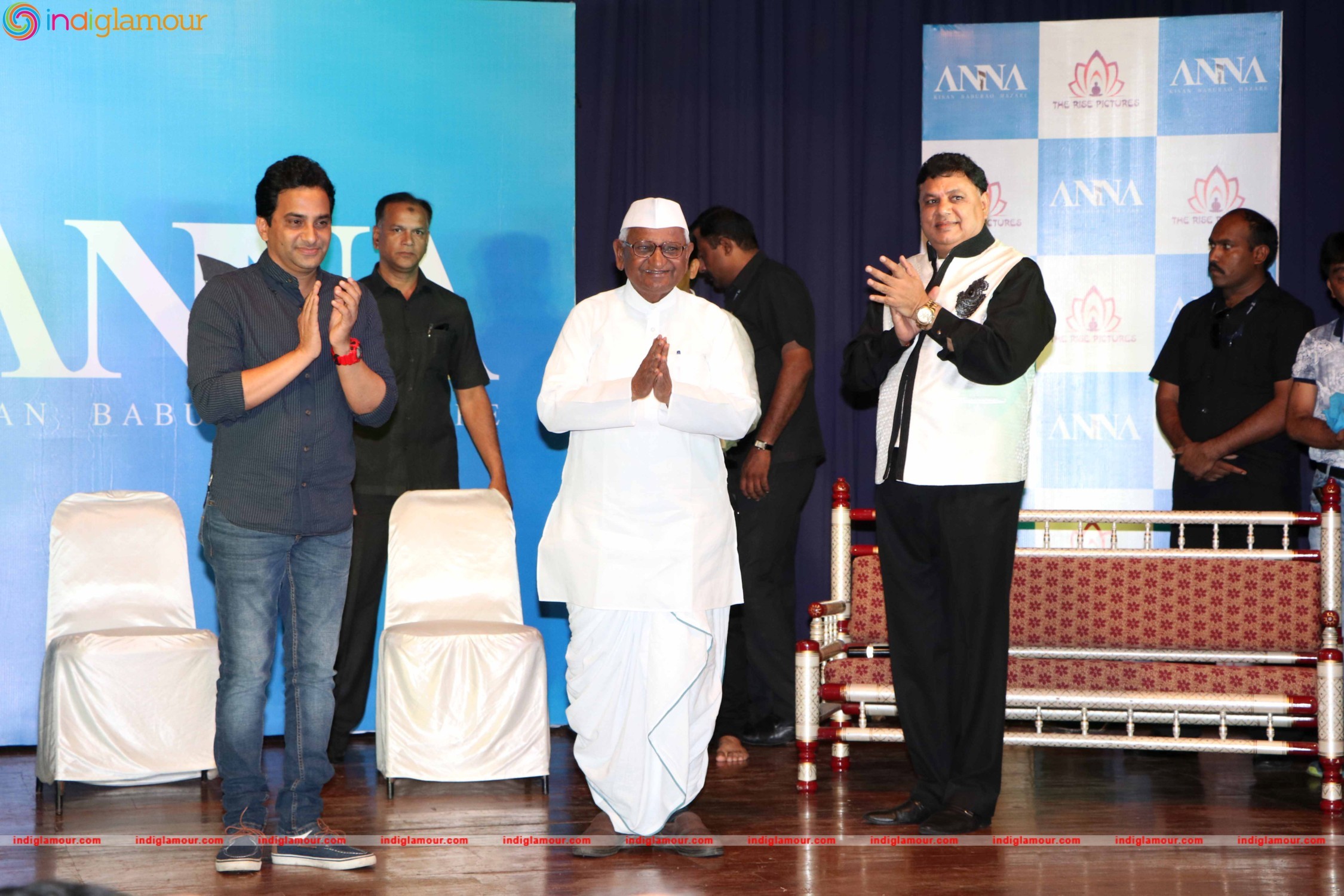 Anna Hazare and Tanishaa Mukerji During the Poster Launch of Film Anna in Mumbai Event hd photo