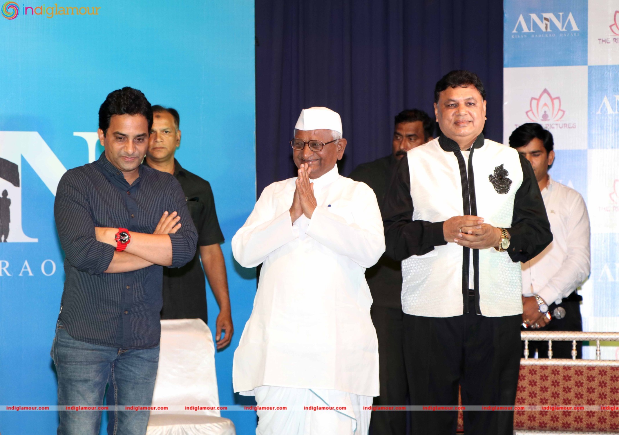 Anna Hazare and Tanishaa Mukerji During the Poster Launch of Film Anna in Mumbai Event hd photo