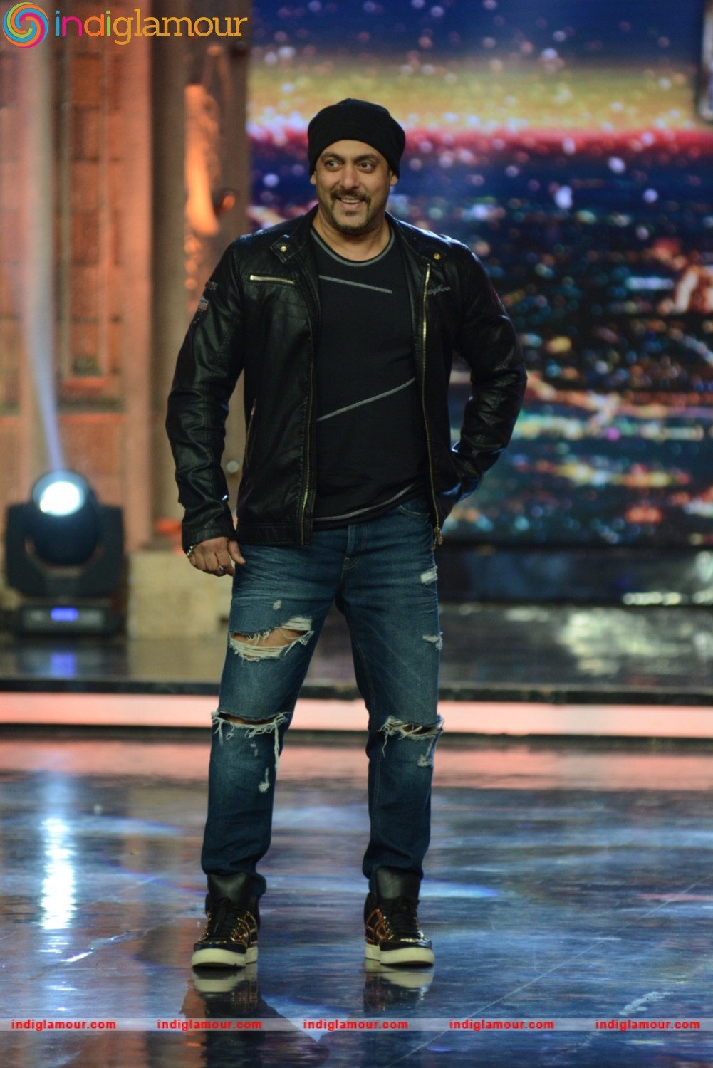 Cast of Sultan at Indias Got Talent Event hd photo