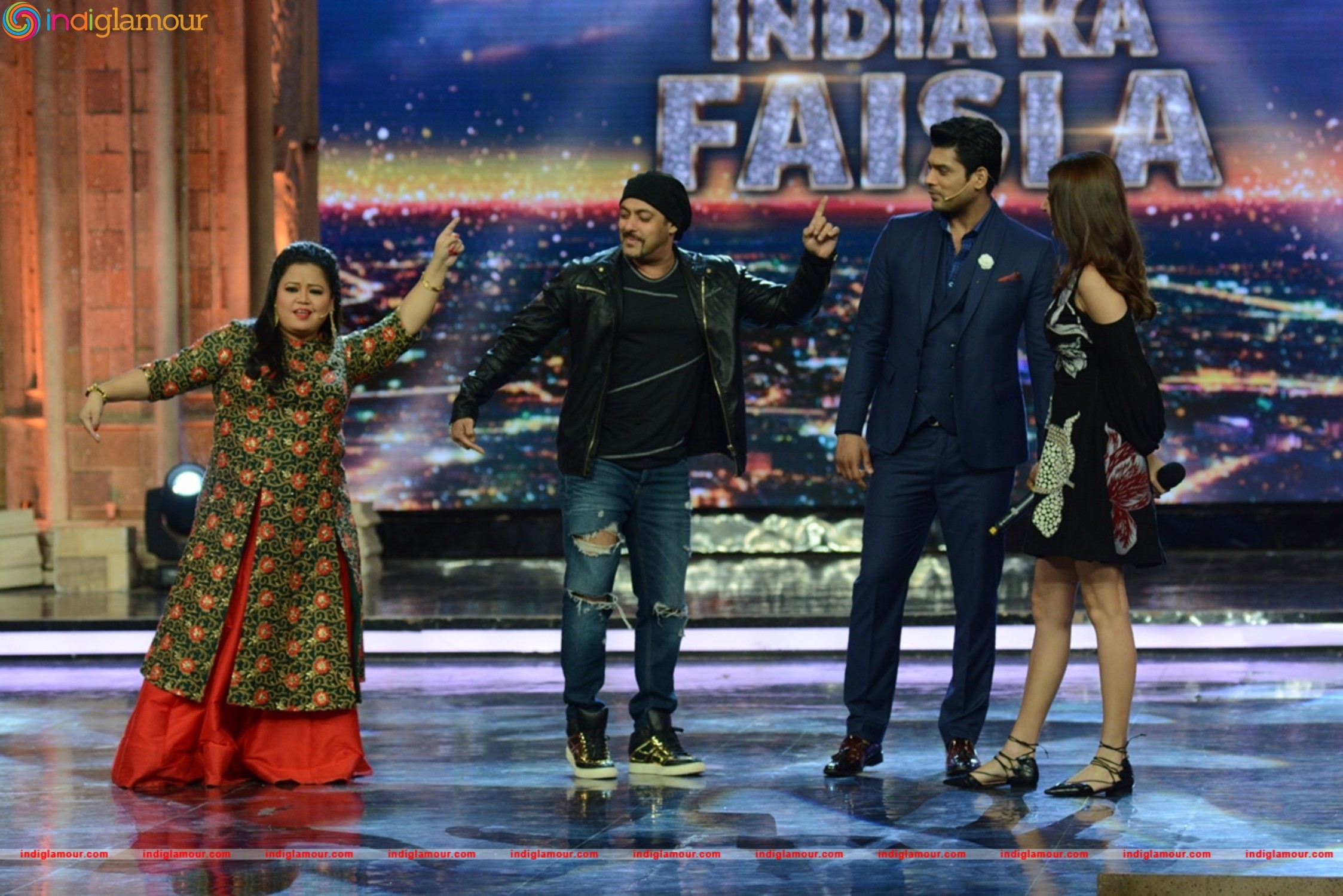 Cast of Sultan at Indias Got Talent Event hd photo
