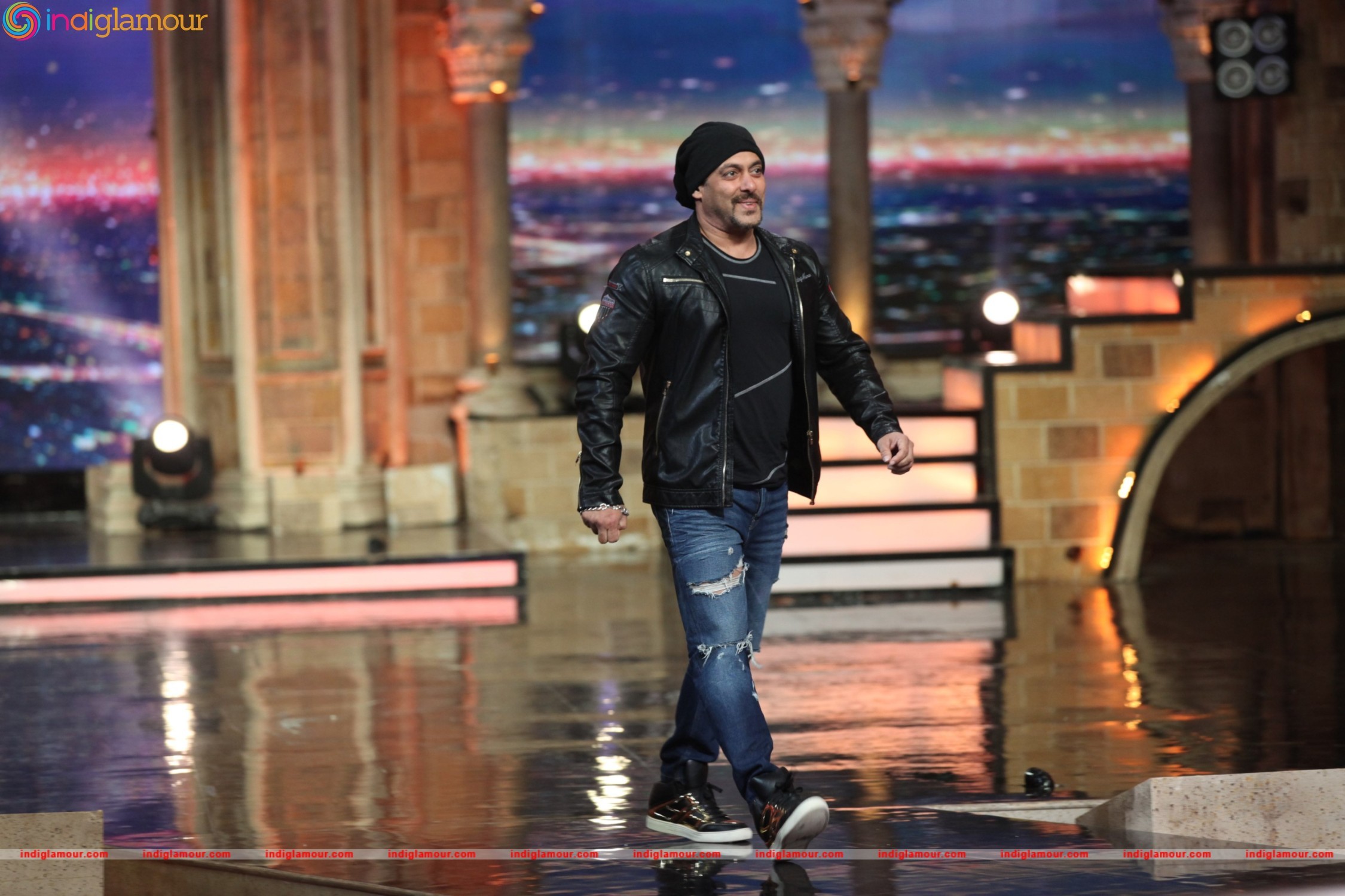Cast of Sultan at Indias Got Talent Event hd photo
