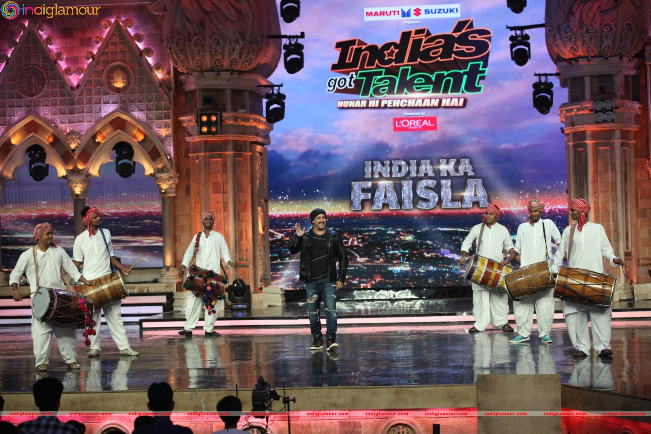 Cast of Sultan at Indias Got Talent Event hd photo