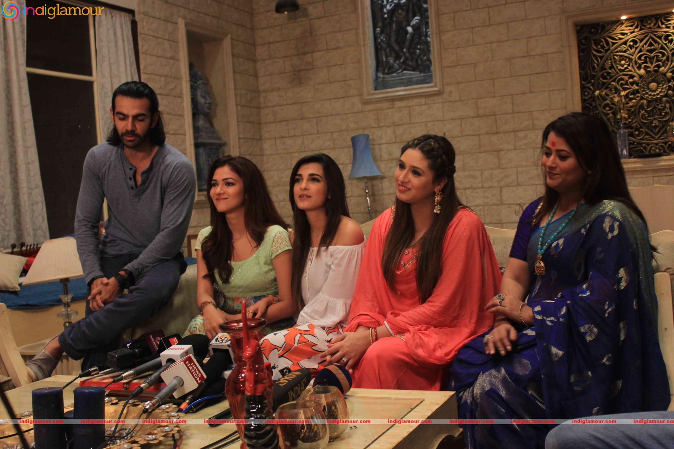 Celebration of 100 Episodes of Life Oks Television Show Bahu Humari Rajni Kant Event hd photo