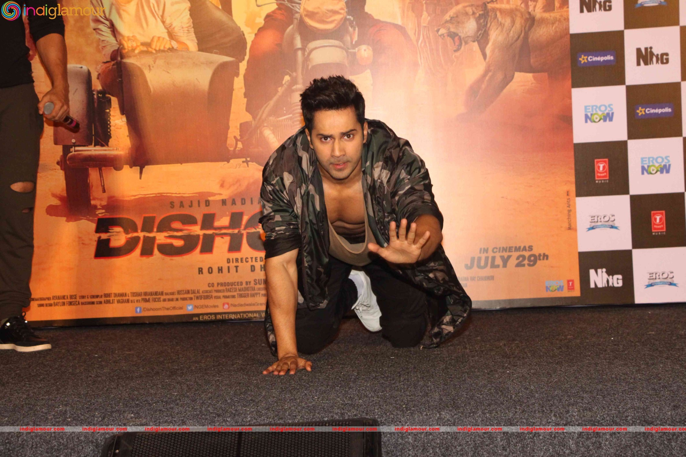 John Abraham and Varun Dhawan Interact with their Fans Event hd photo