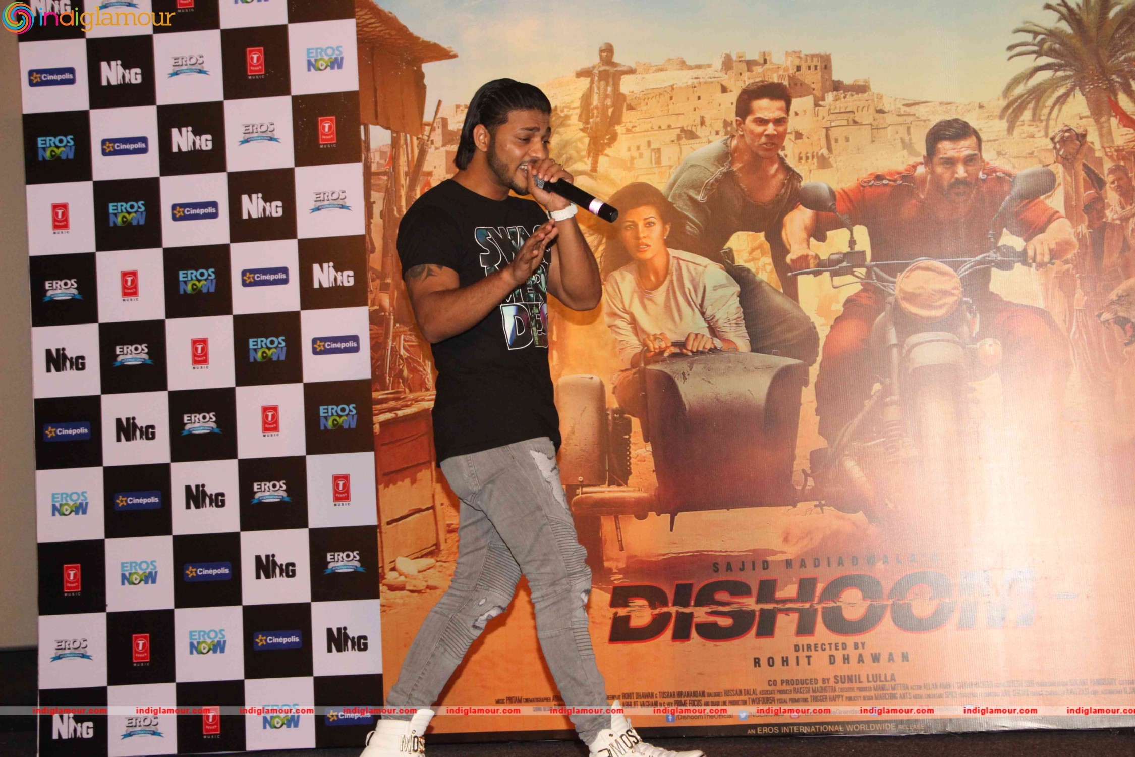 John Abraham and Varun Dhawan Interact with their Fans Event hd photo